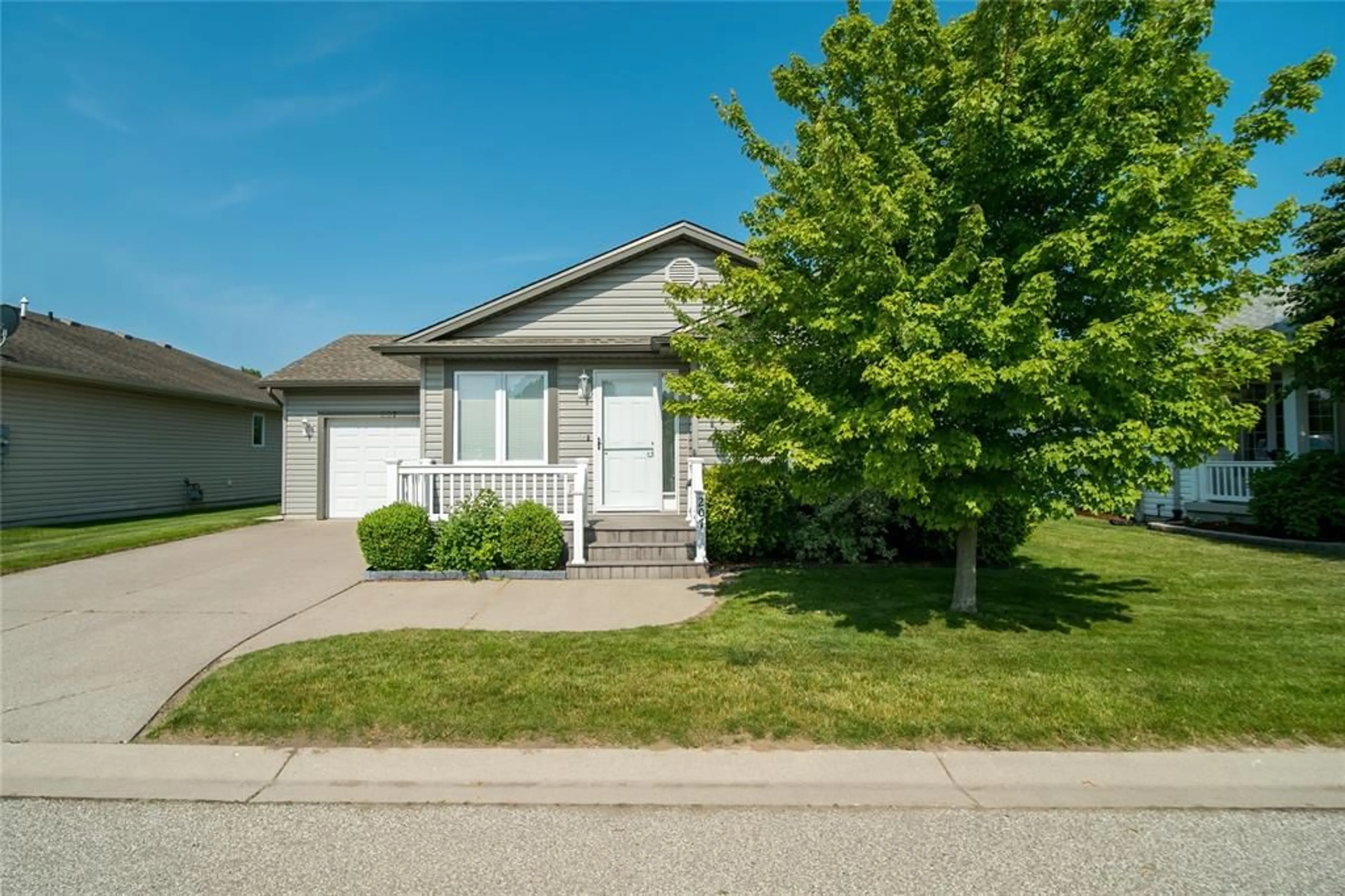 Home with vinyl exterior material, street for 1940 LONDON Line #207, Sarnia Ontario N7W 1B5