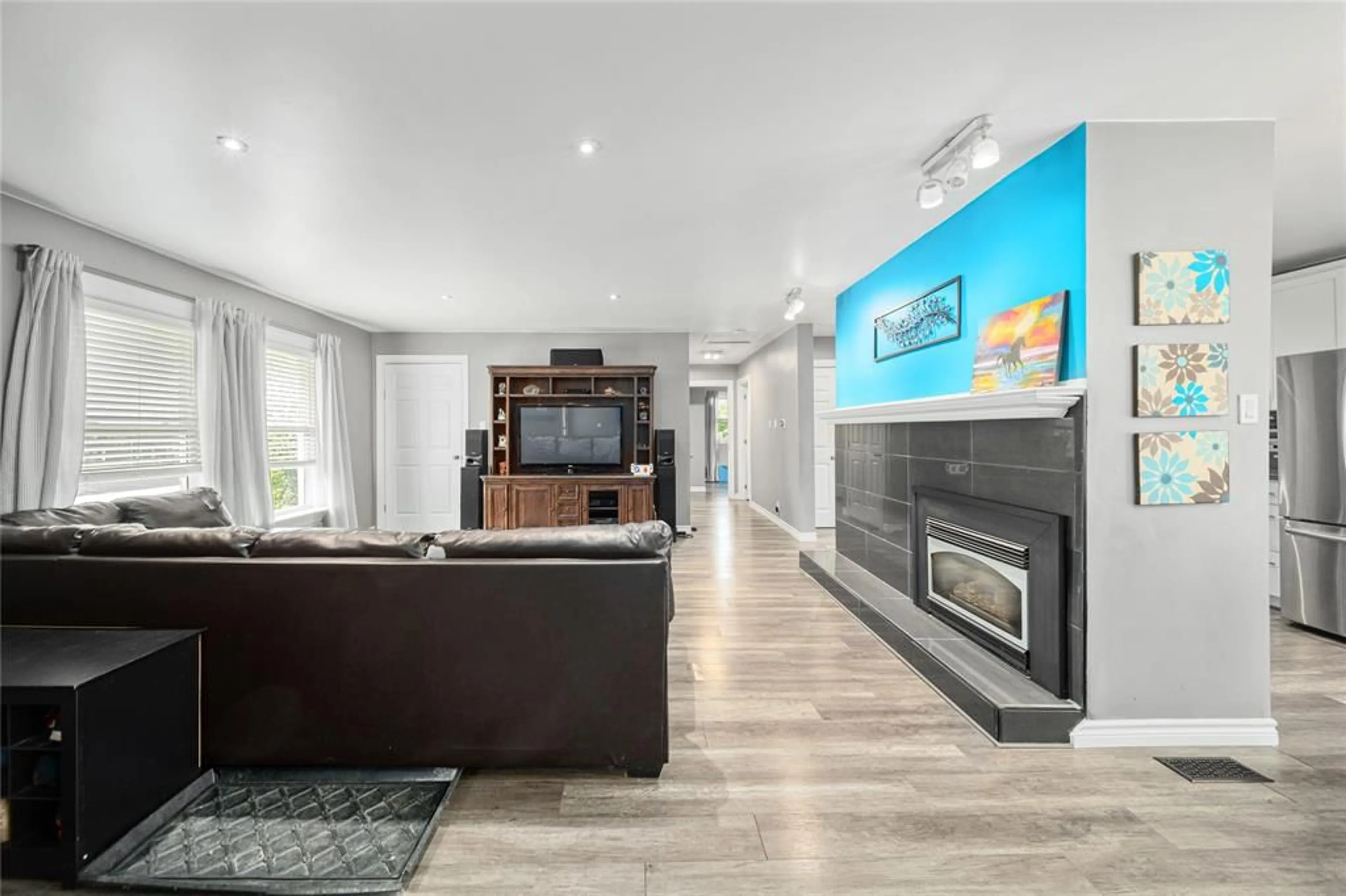 Lobby for 3073 Main St, Oil City Ontario N0N 1N0