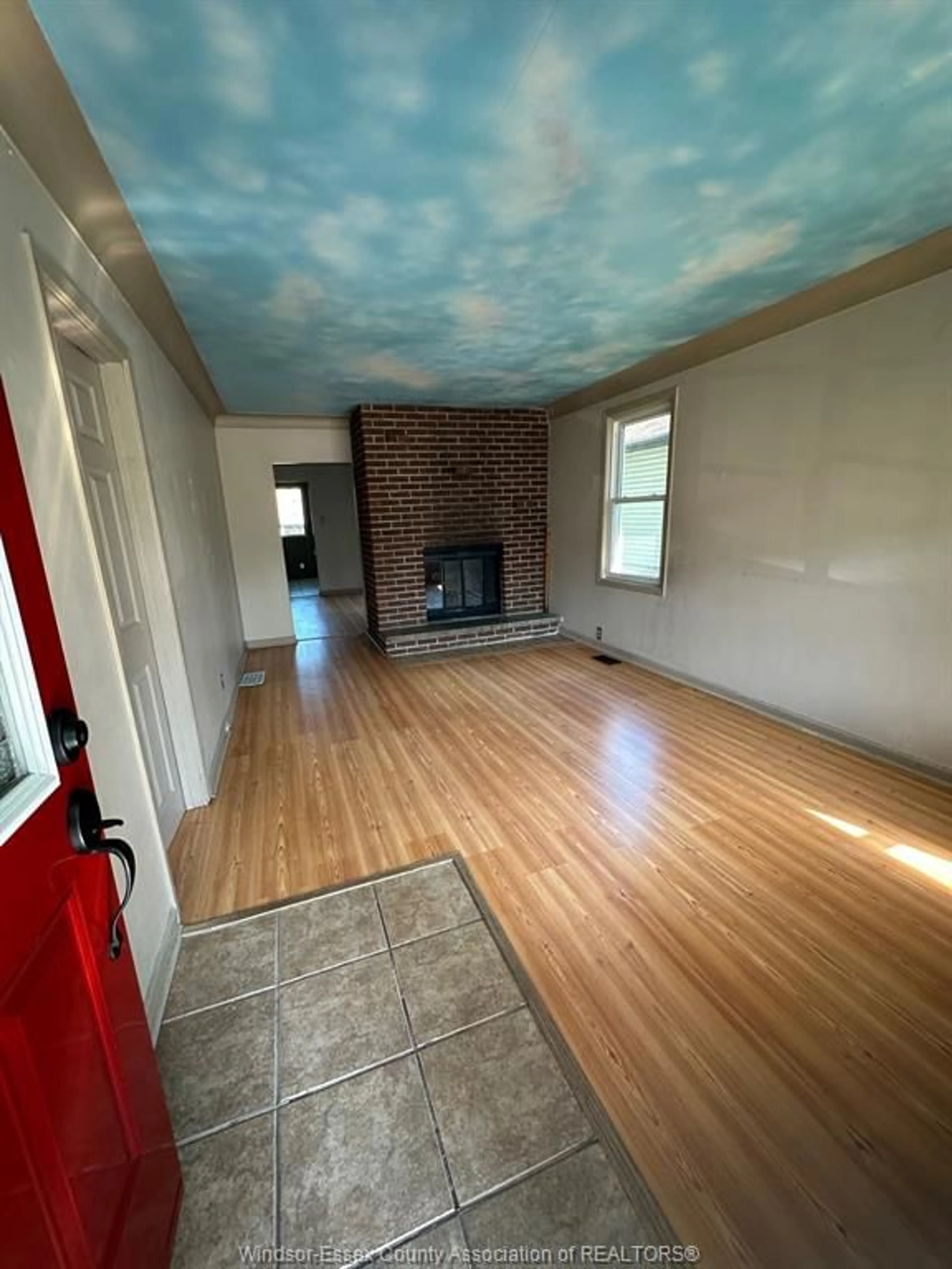 A pic of a room for 3466 HARRIS St, Windsor Ontario N9C 1N5