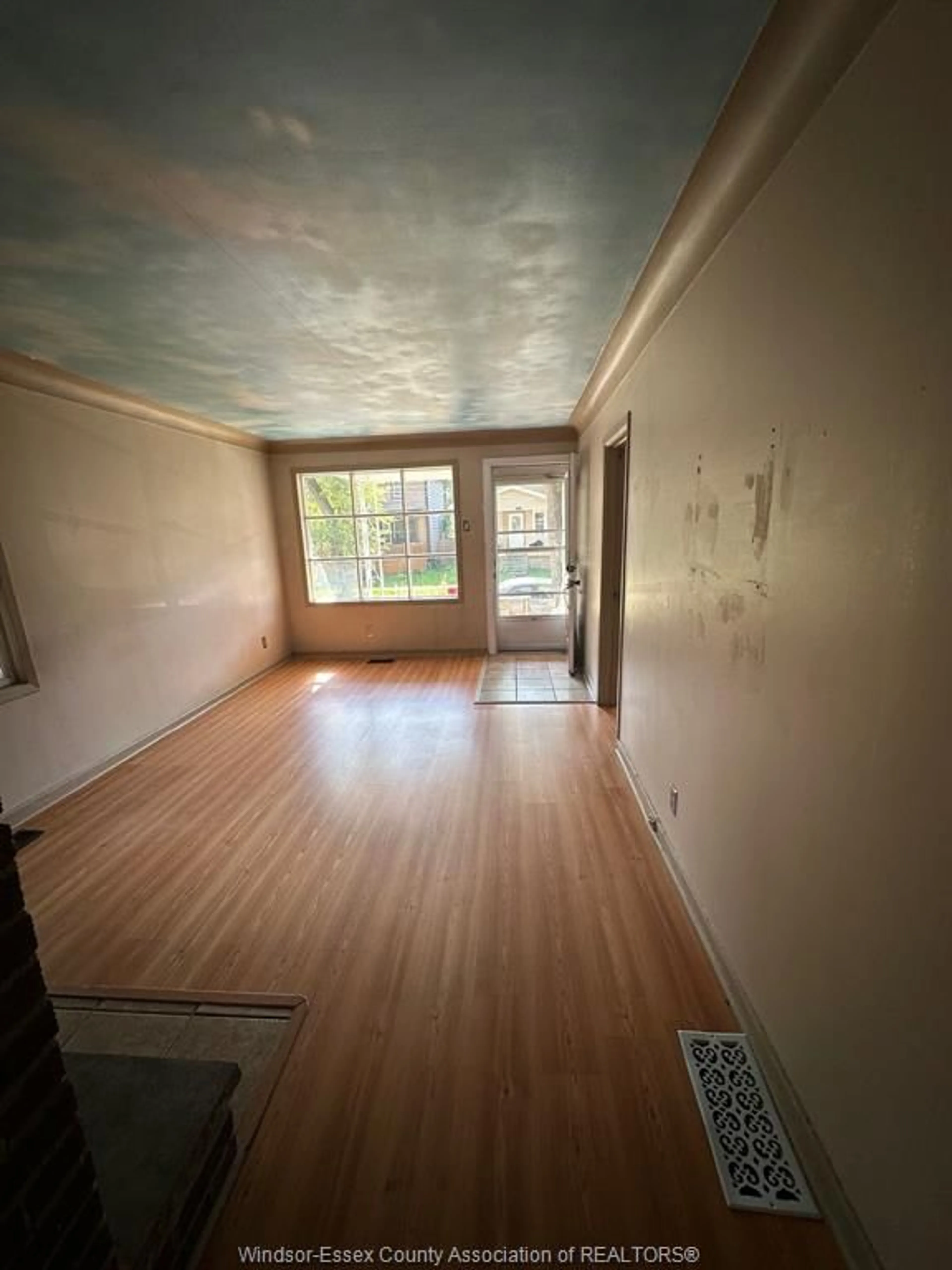 A pic of a room for 3466 HARRIS St, Windsor Ontario N9C 1N5