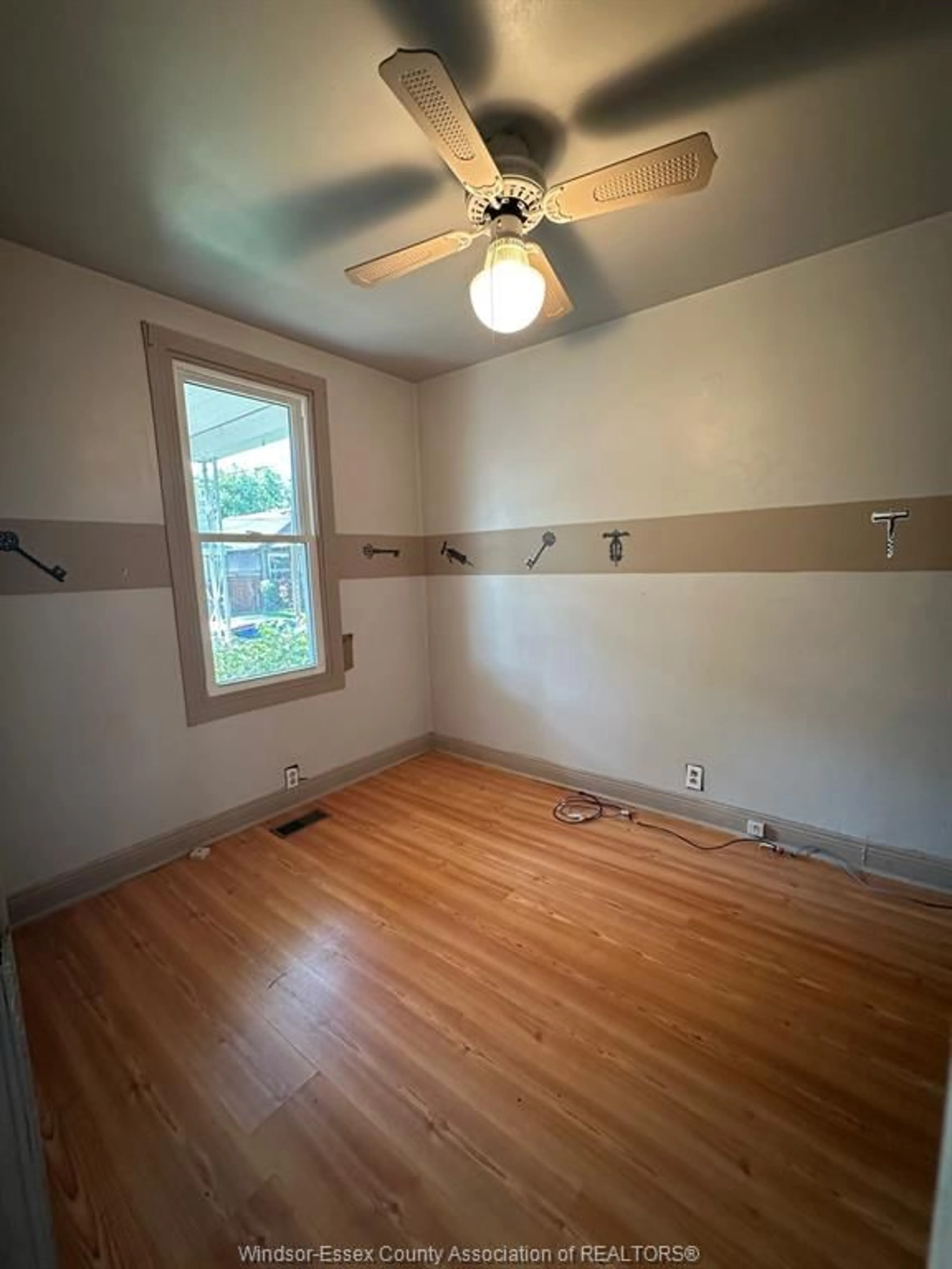 A pic of a room for 3466 HARRIS St, Windsor Ontario N9C 1N5