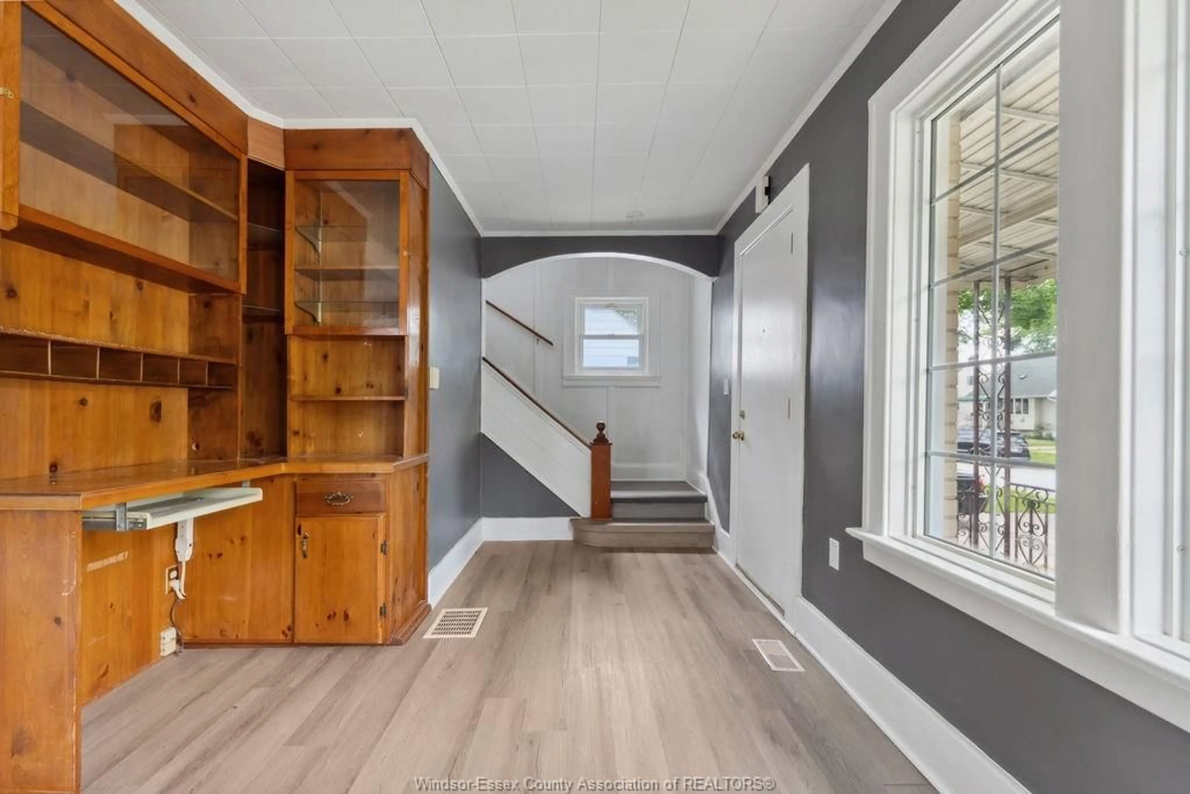 Indoor entryway for 1956 FRANCOIS, Windsor Ontario N8W 4S8
