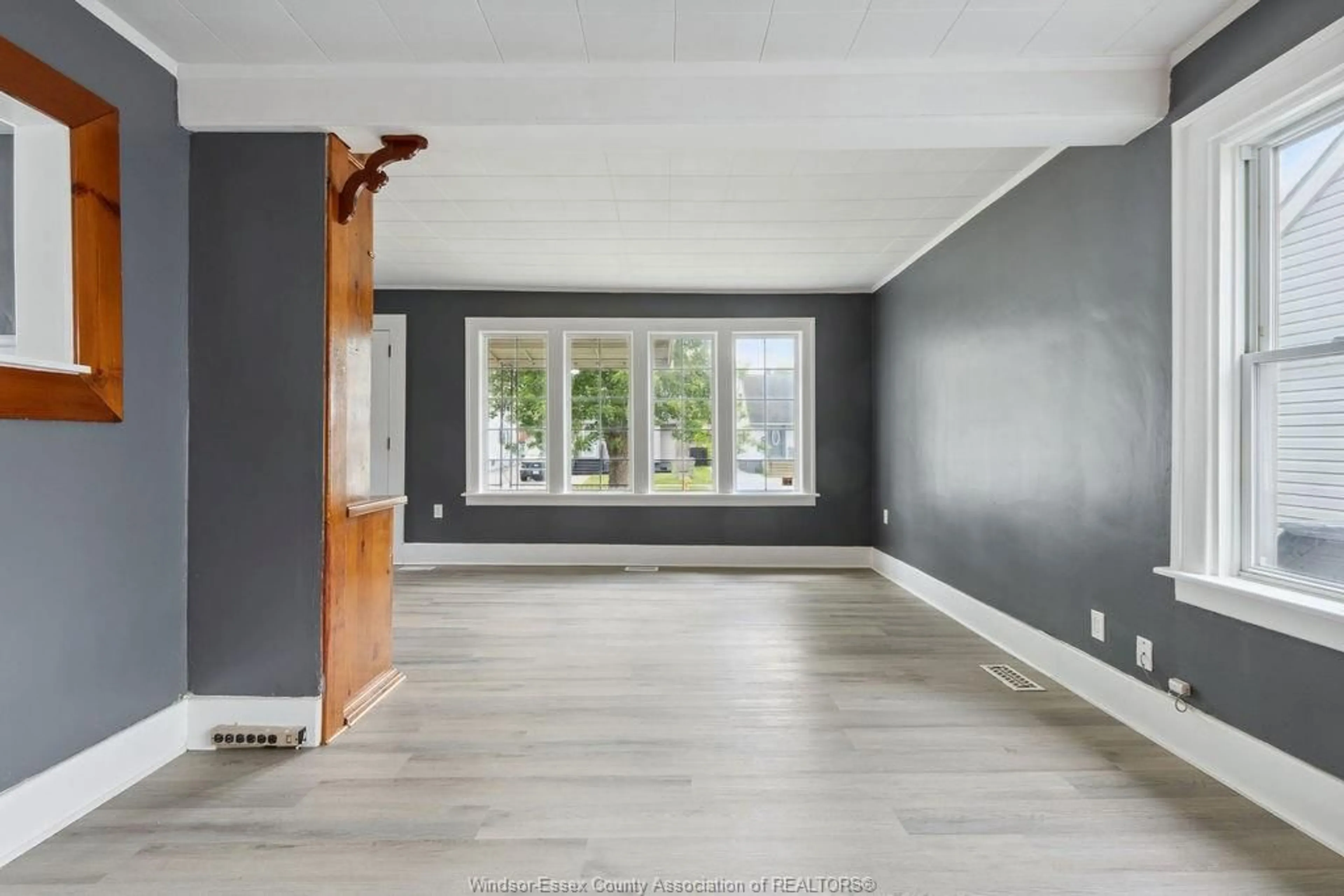 Indoor entryway for 1956 FRANCOIS, Windsor Ontario N8W 4S8