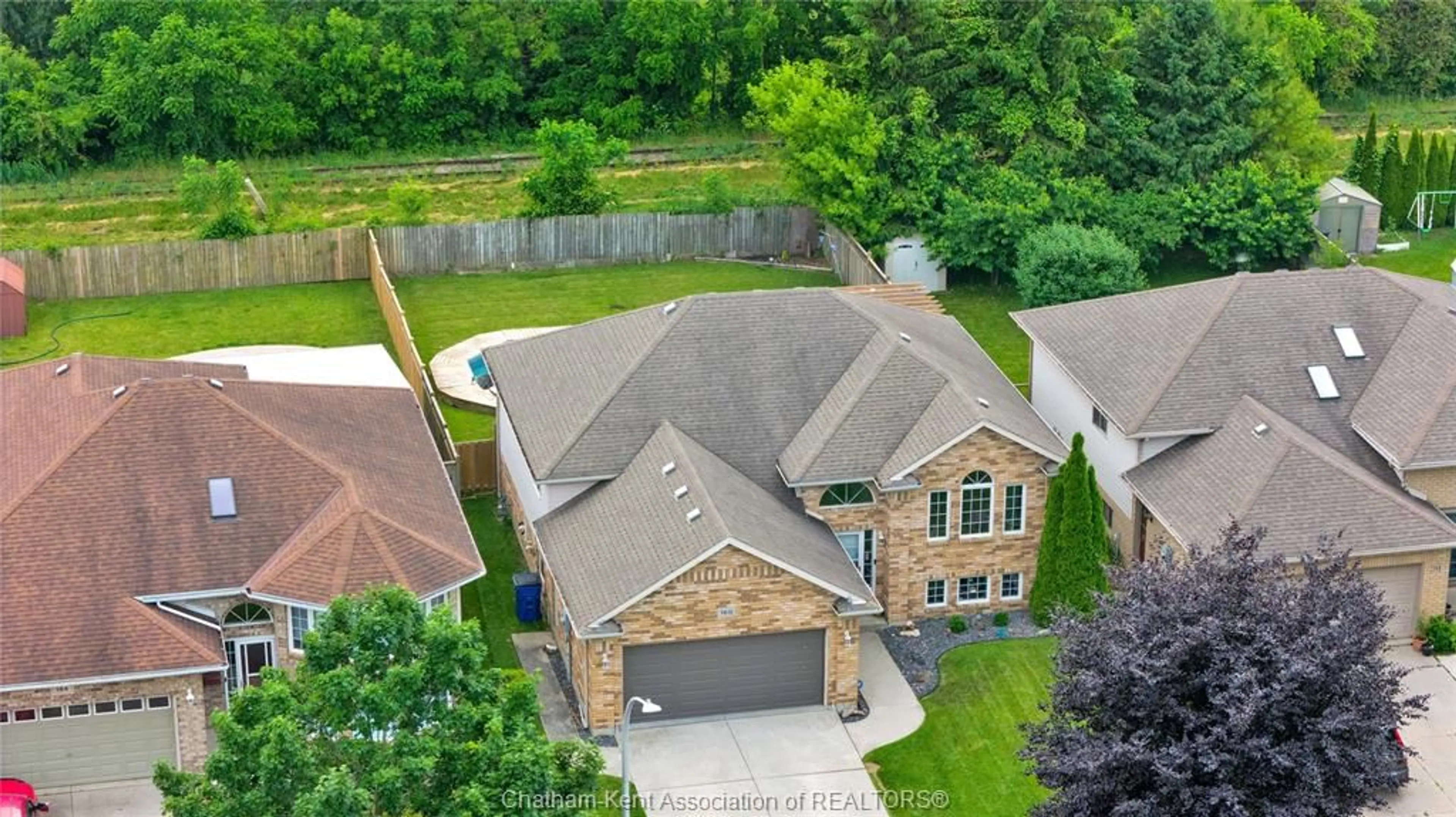 A pic from outside/outdoor area/front of a property/back of a property/a pic from drone, street for 160 Valley Rd, Chatham Ontario N7L 5L4