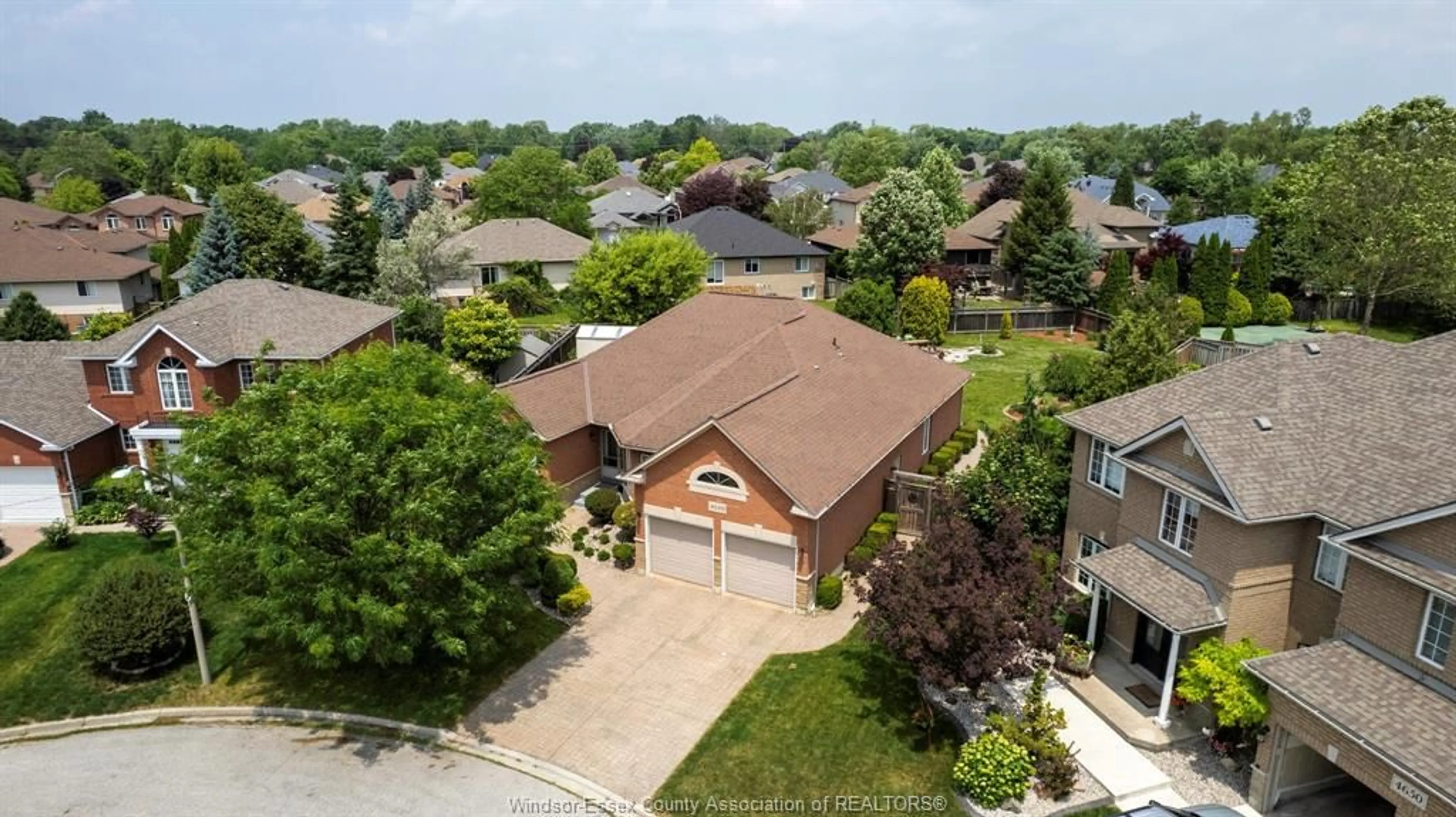 A pic from outside/outdoor area/front of a property/back of a property/a pic from drone, street for 4640 CLUBHOUSE Crt, Windsor Ontario N9G 2P7
