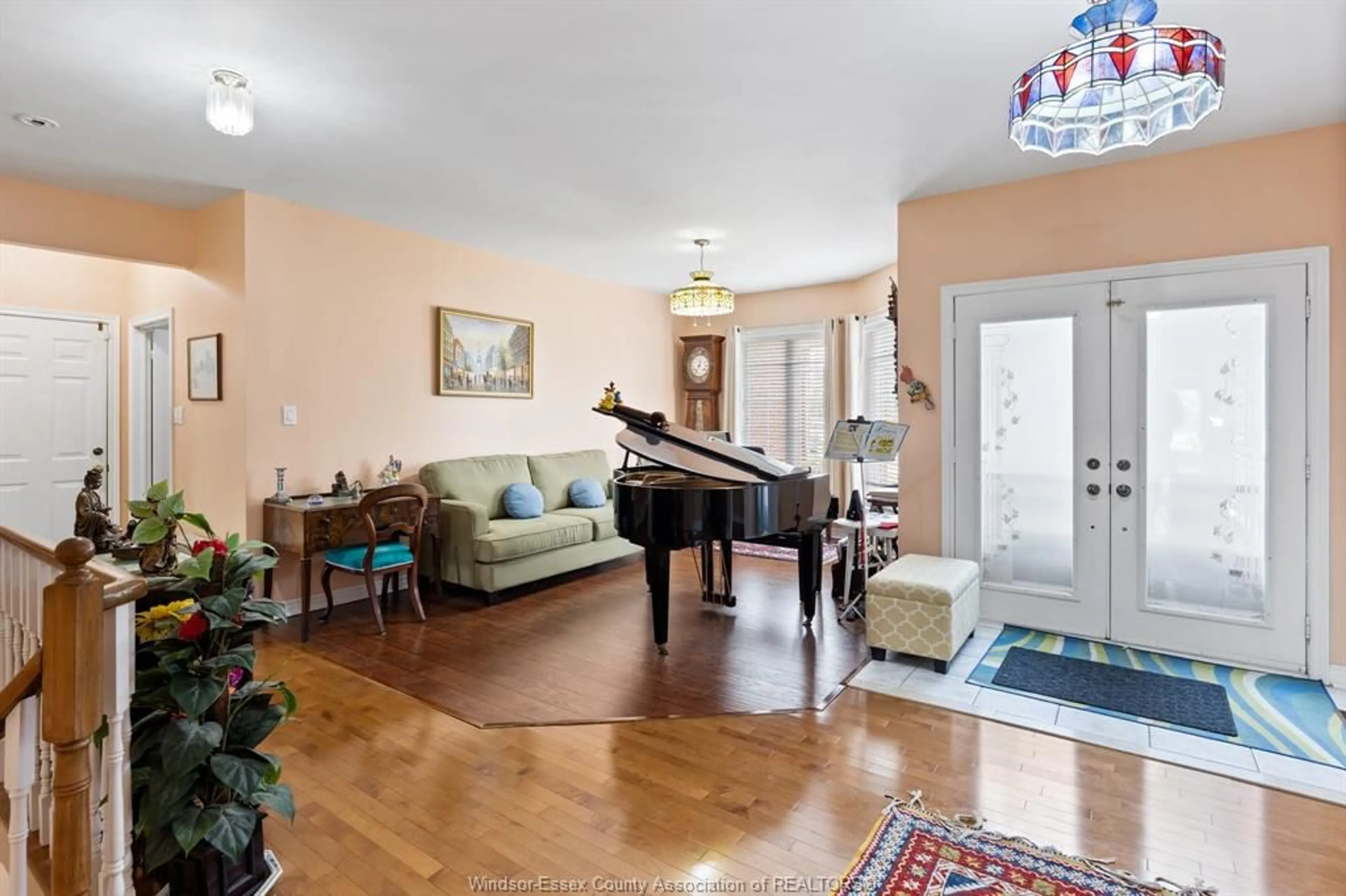 Indoor foyer for 4640 CLUBHOUSE Crt, Windsor Ontario N9G 2P7