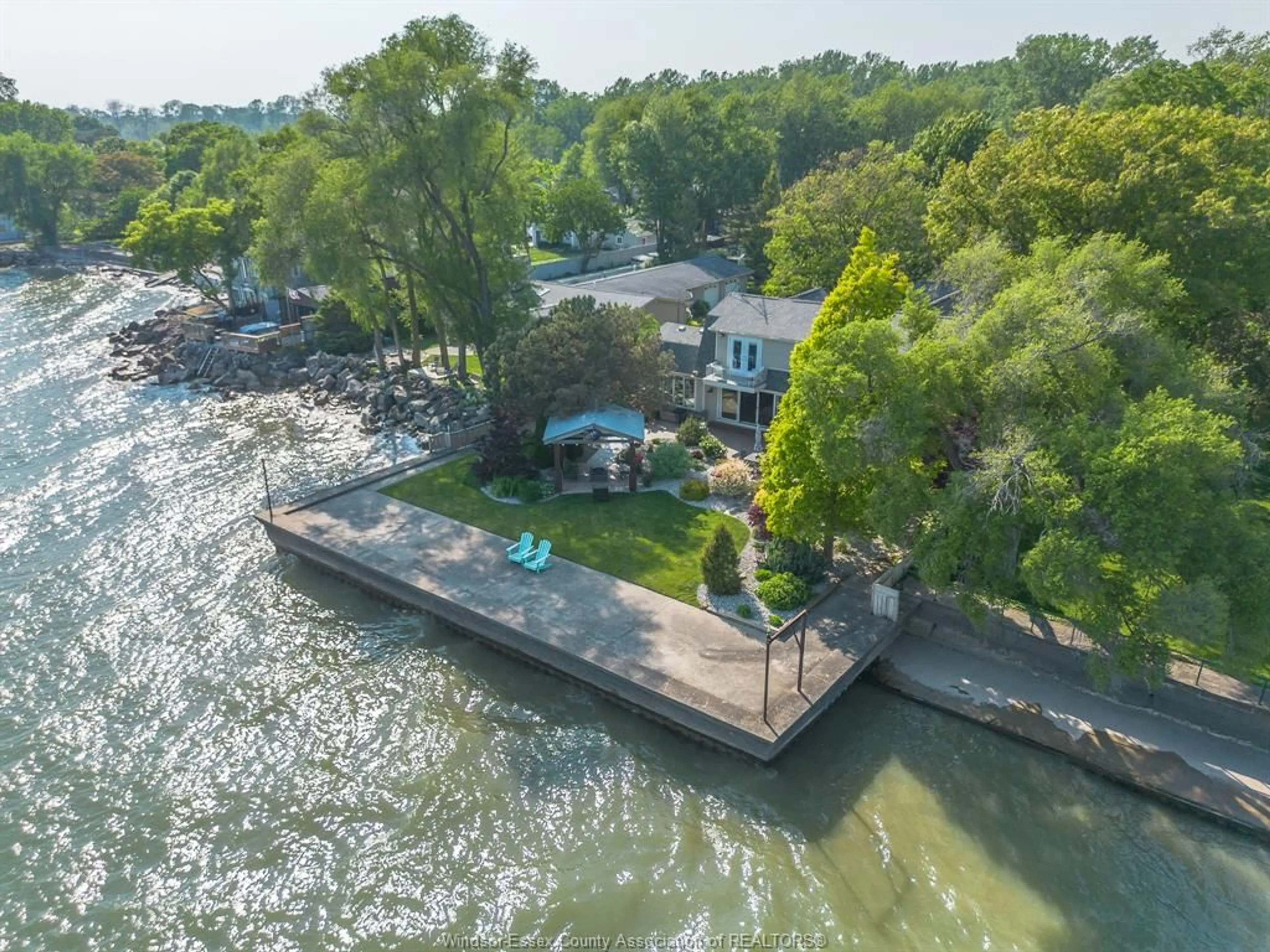 A pic from outside/outdoor area/front of a property/back of a property/a pic from drone, water/lake/river/ocean view for 1171 HERITAGE, Kingsville Ontario N9Y 2E6