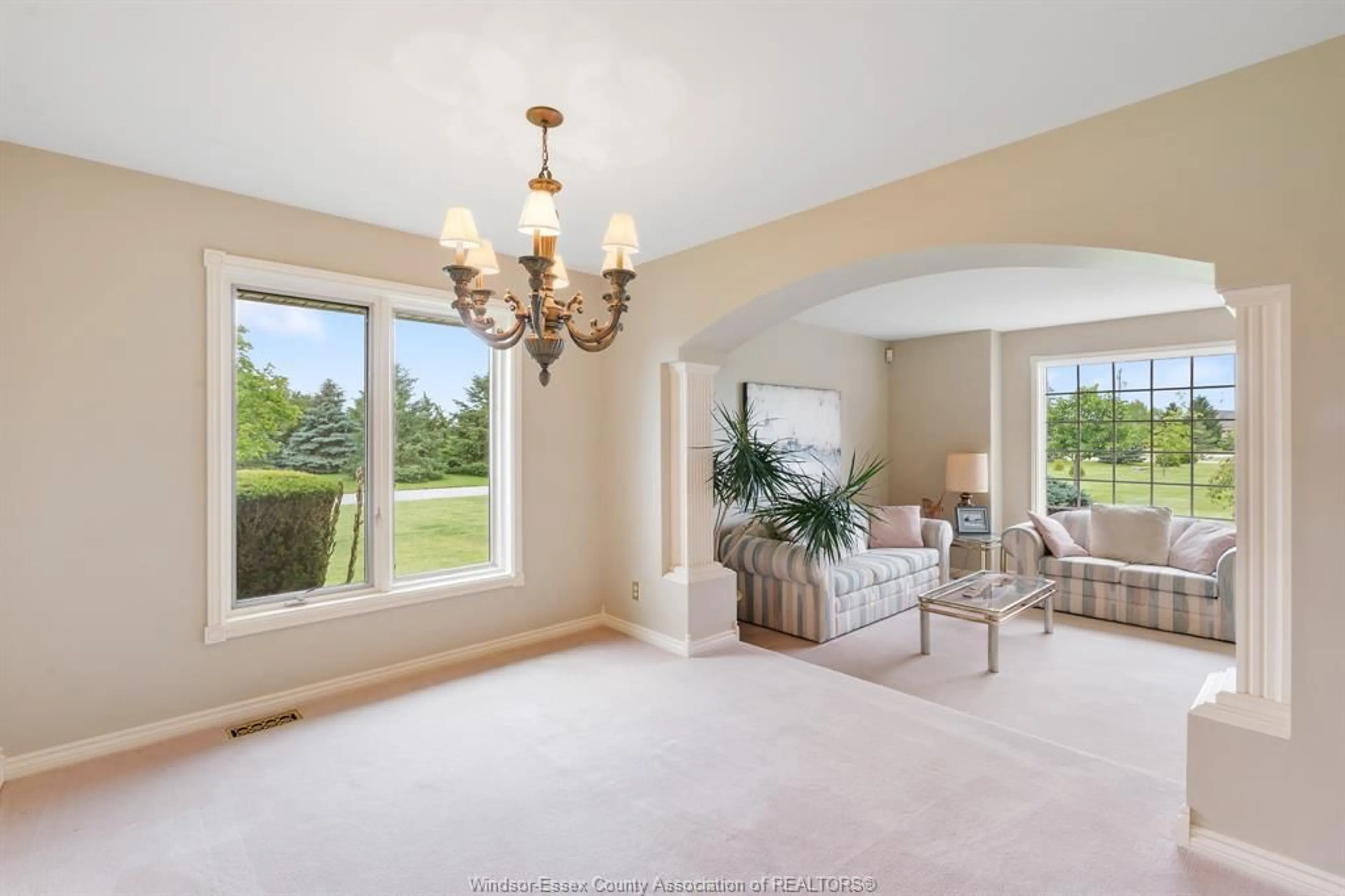 Indoor foyer for 5569 CONCESSION RD 5, Amherstburg Ontario N9V 2Y9