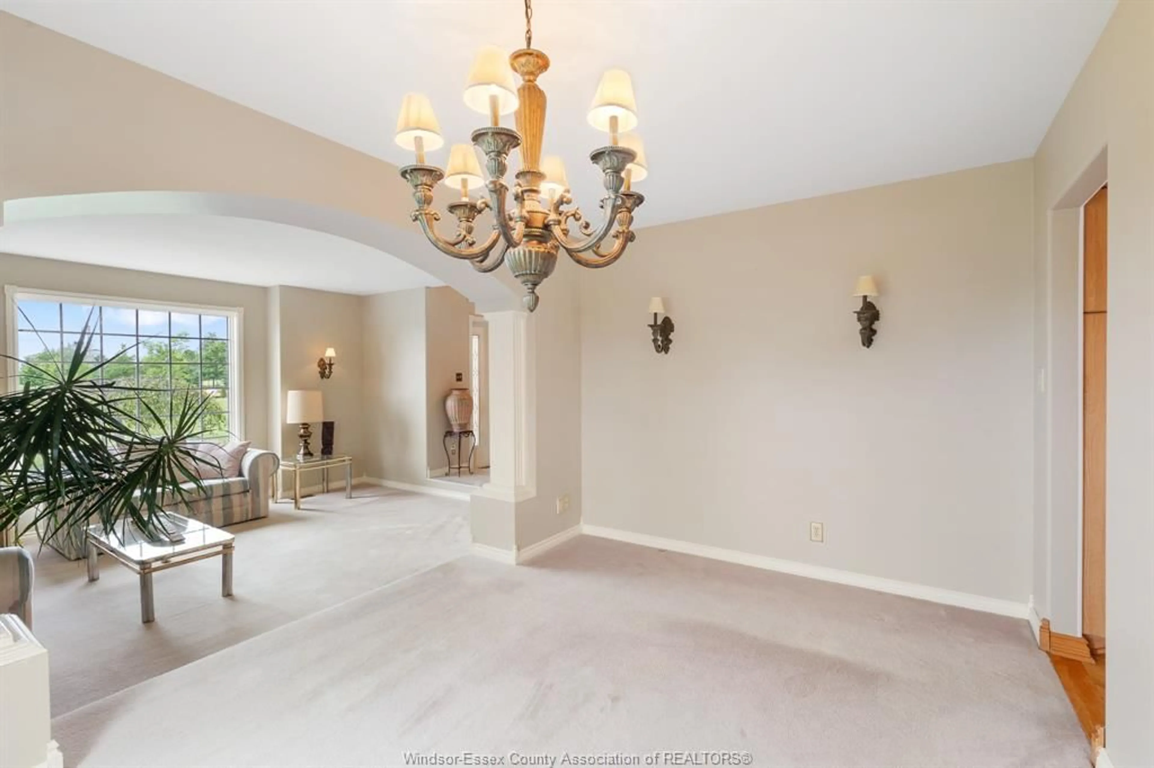 Indoor foyer for 5569 CONCESSION RD 5, Amherstburg Ontario N9V 2Y9
