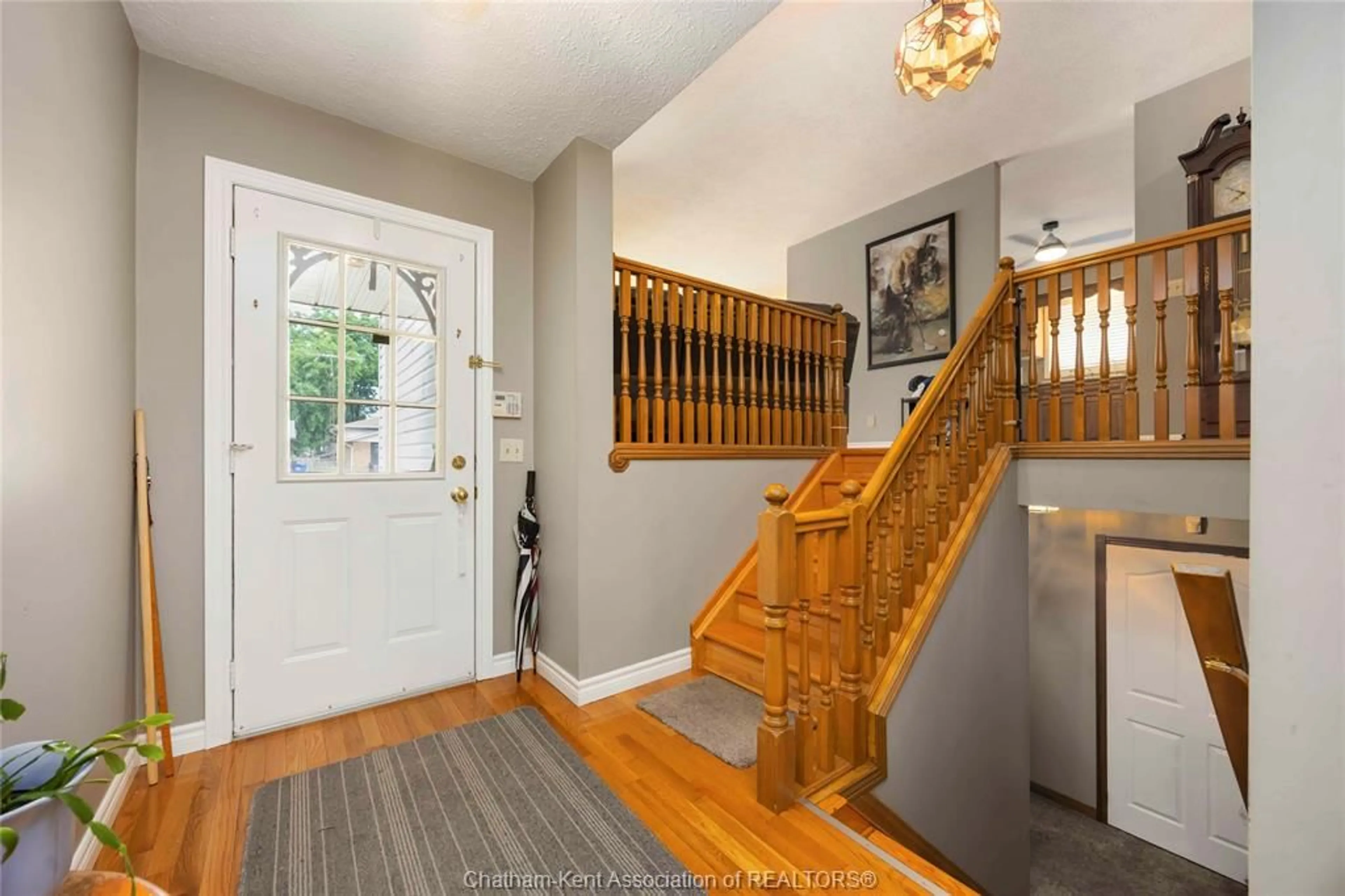 Indoor foyer for 257 Hudson Cres, Wallaceburg Ontario N8A 5B1