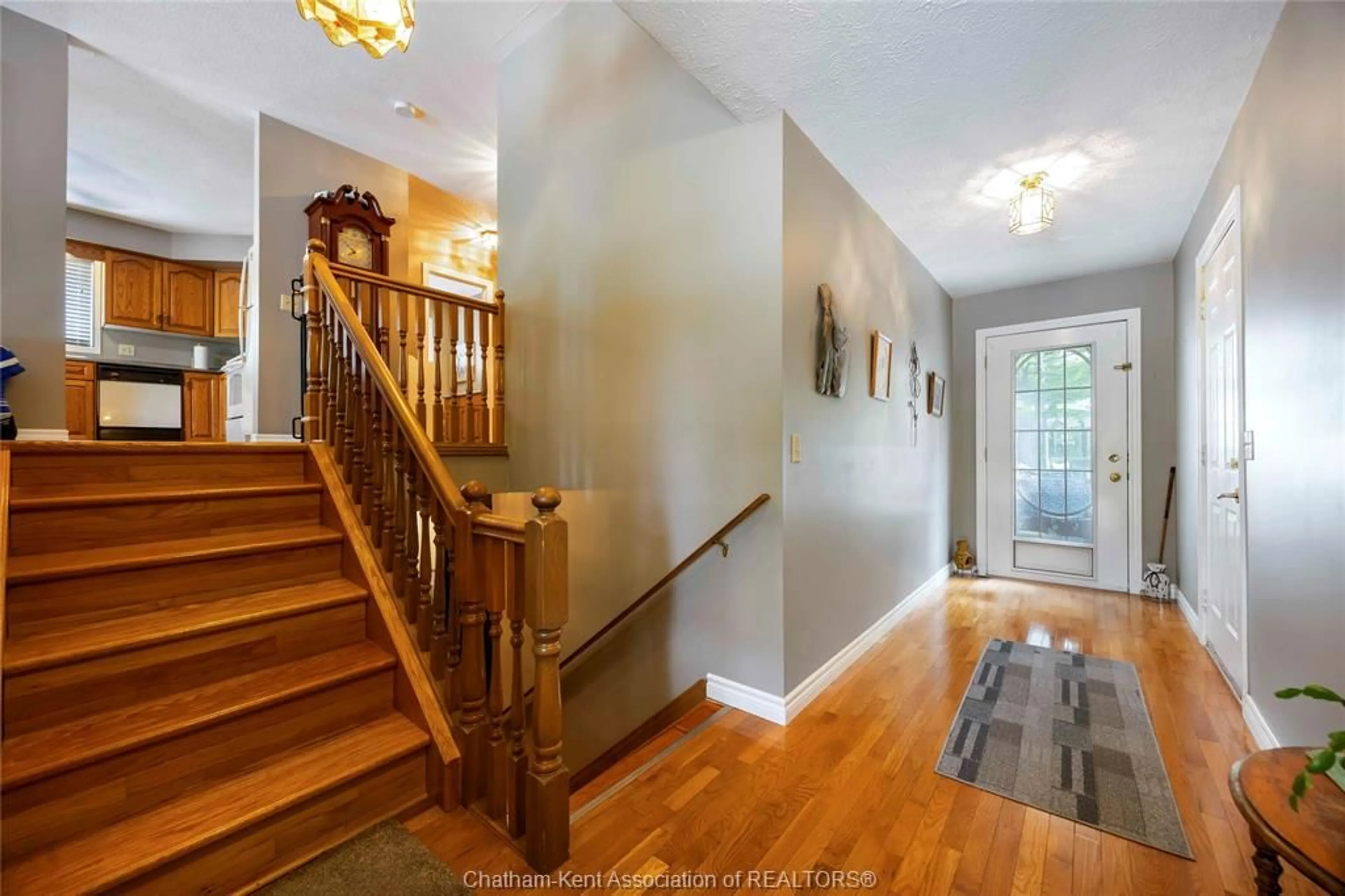 Indoor foyer for 257 Hudson Cres, Wallaceburg Ontario N8A 5B1