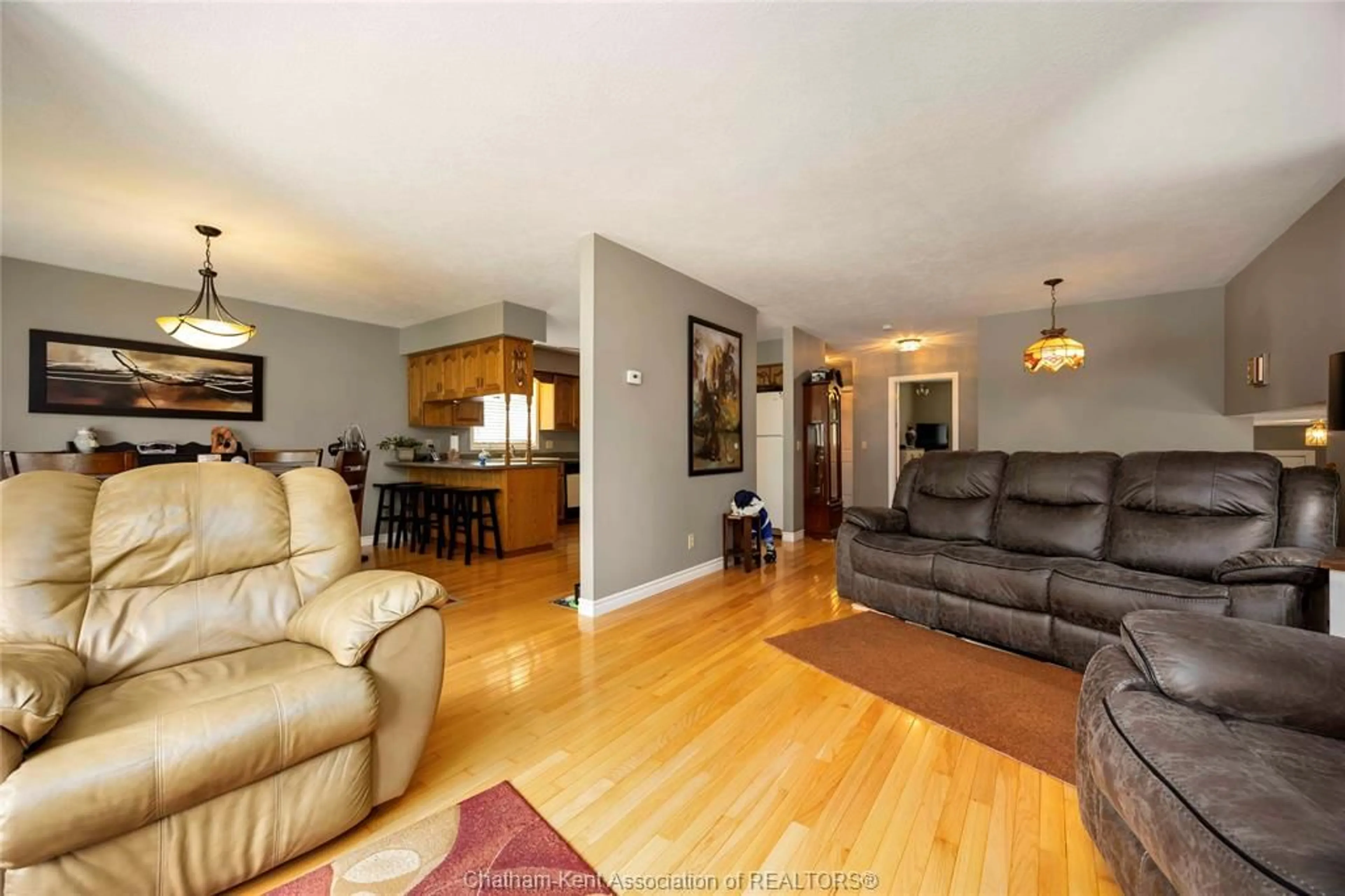 Living room with furniture, wood/laminate floor for 257 Hudson Cres, Wallaceburg Ontario N8A 5B1