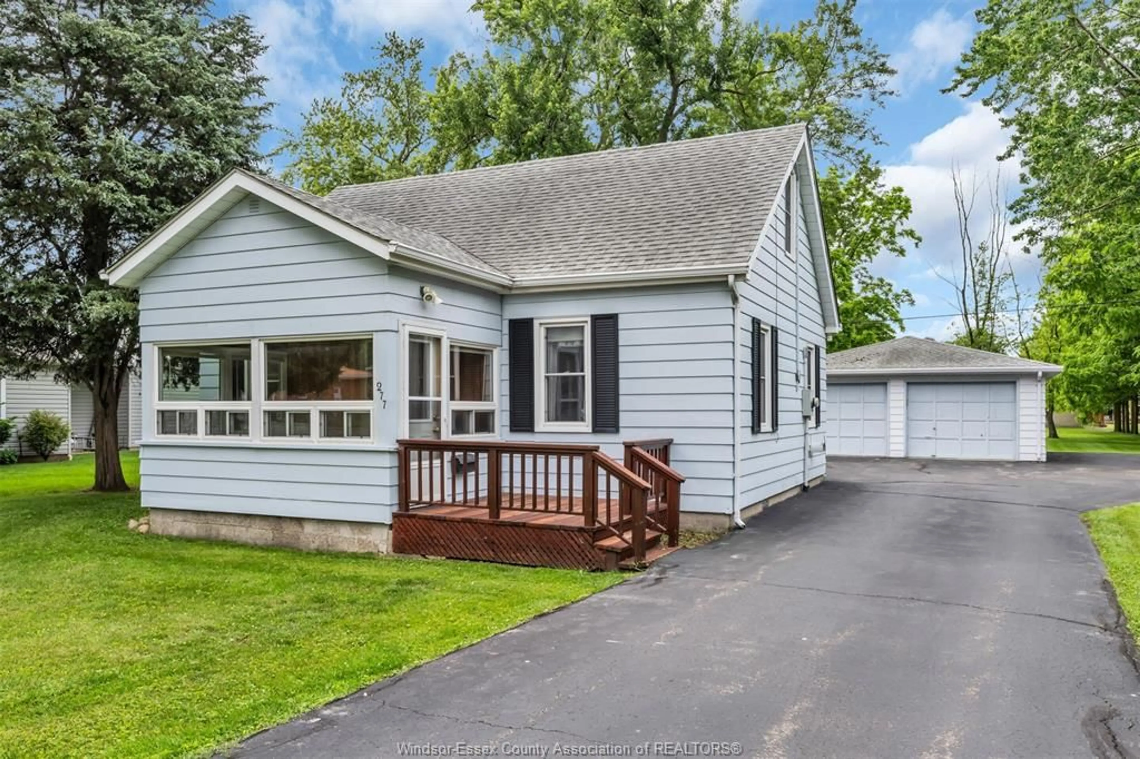 Home with vinyl exterior material, street for 277 ST. ARNAUD, Amherstburg Ontario N9V 2P2