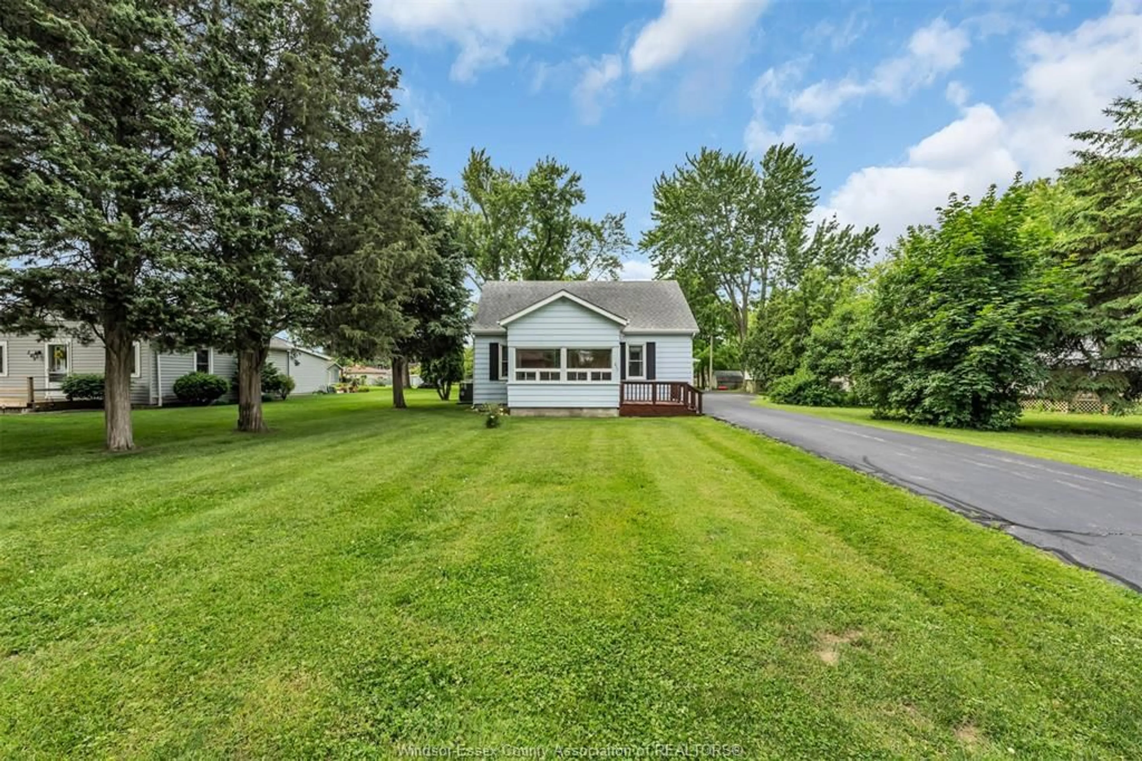 A pic from outside/outdoor area/front of a property/back of a property/a pic from drone, unknown for 277 ST. ARNAUD, Amherstburg Ontario N9V 2P2