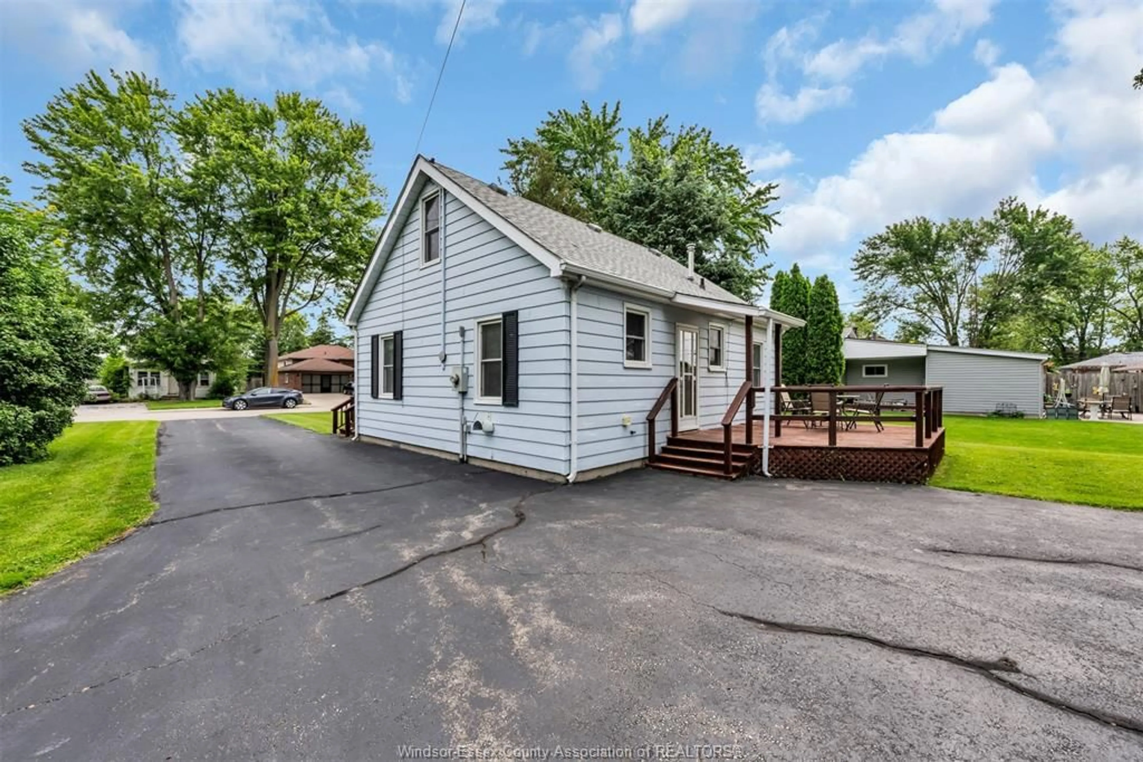 A pic from outside/outdoor area/front of a property/back of a property/a pic from drone, street for 277 ST. ARNAUD, Amherstburg Ontario N9V 2P2