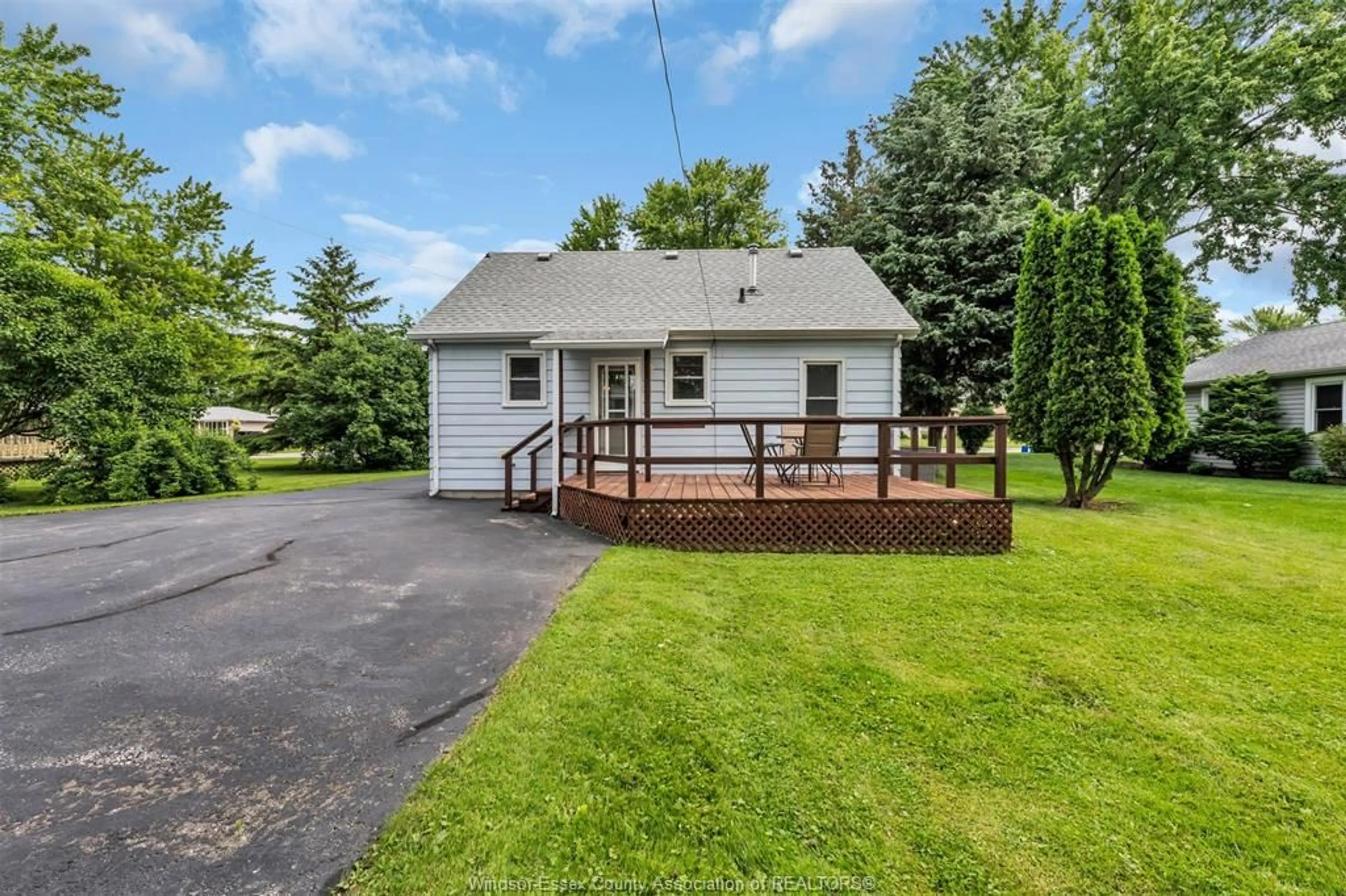 A pic from outside/outdoor area/front of a property/back of a property/a pic from drone, street for 277 ST. ARNAUD, Amherstburg Ontario N9V 2P2