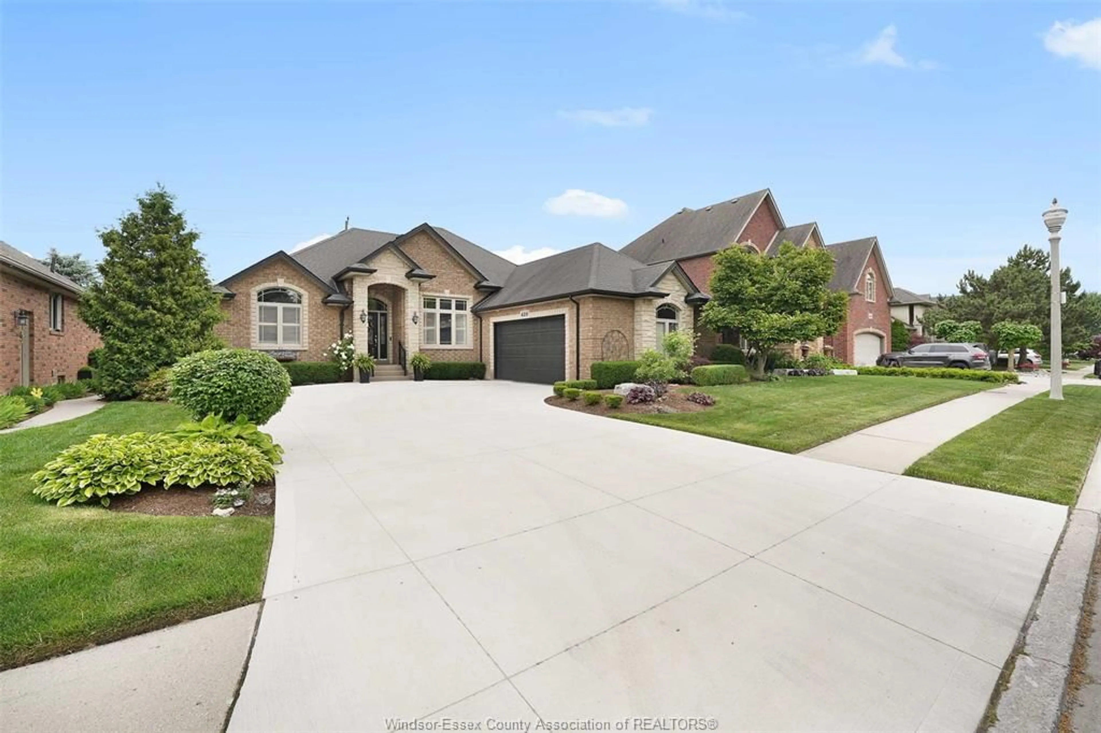A pic from outside/outdoor area/front of a property/back of a property/a pic from drone, street for 428 MOUNTBATTEN Cres, Windsor Ontario N8P 1W4