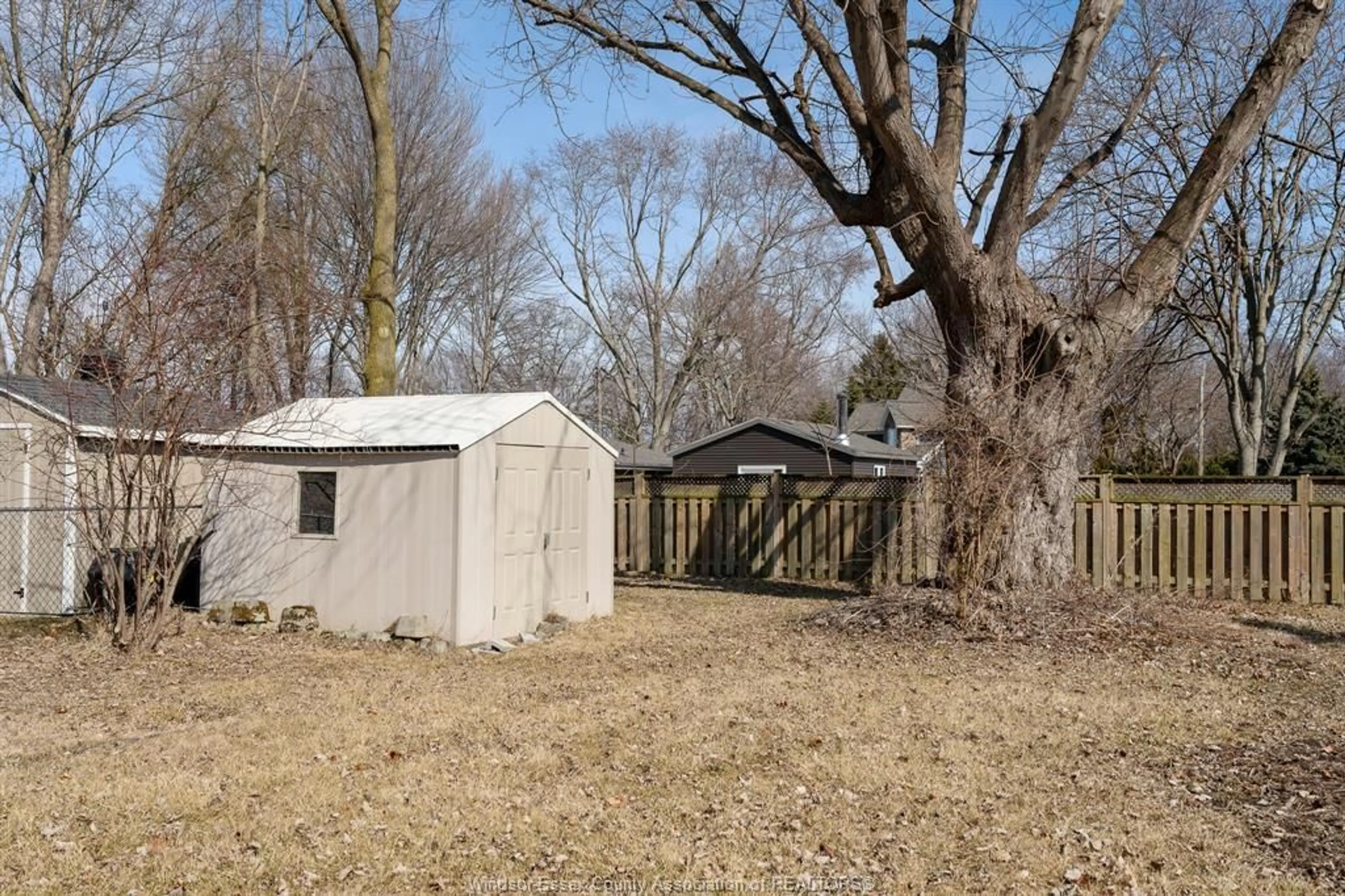 Shed for V/L STADDON, Kingsville Ontario N9Y 3X3