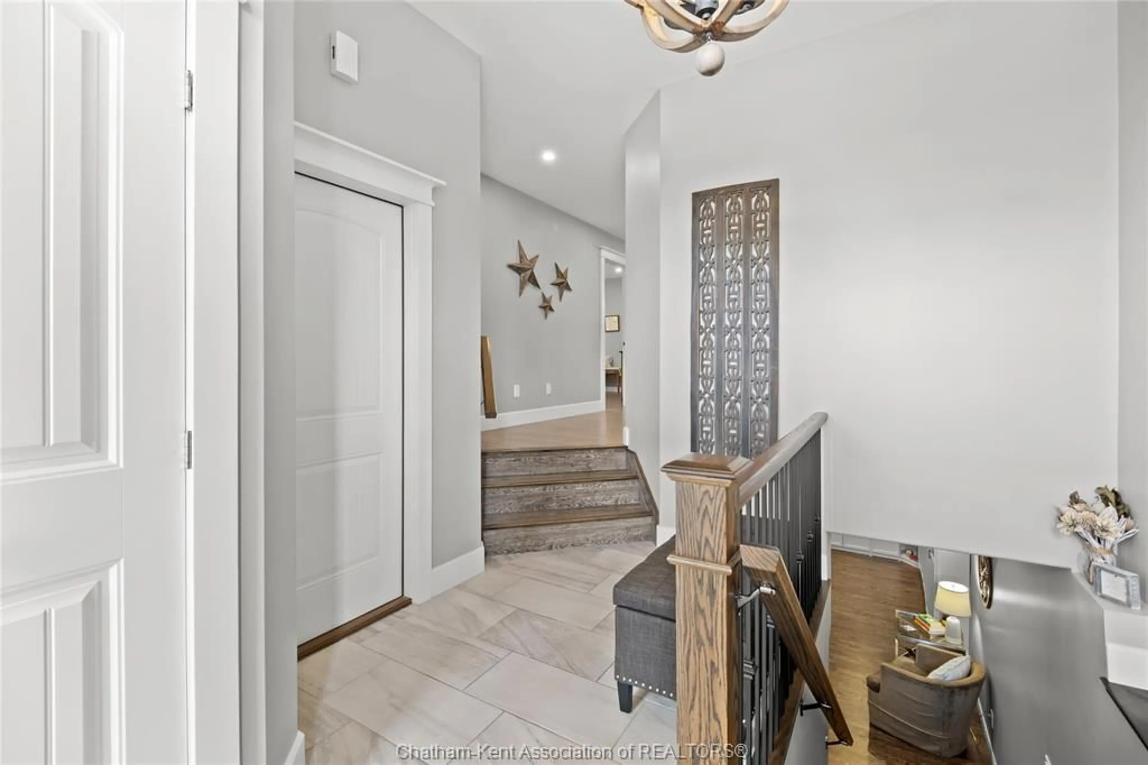 Indoor entryway for 171 Hudson Dr, Chatham Ontario N7L 0A4