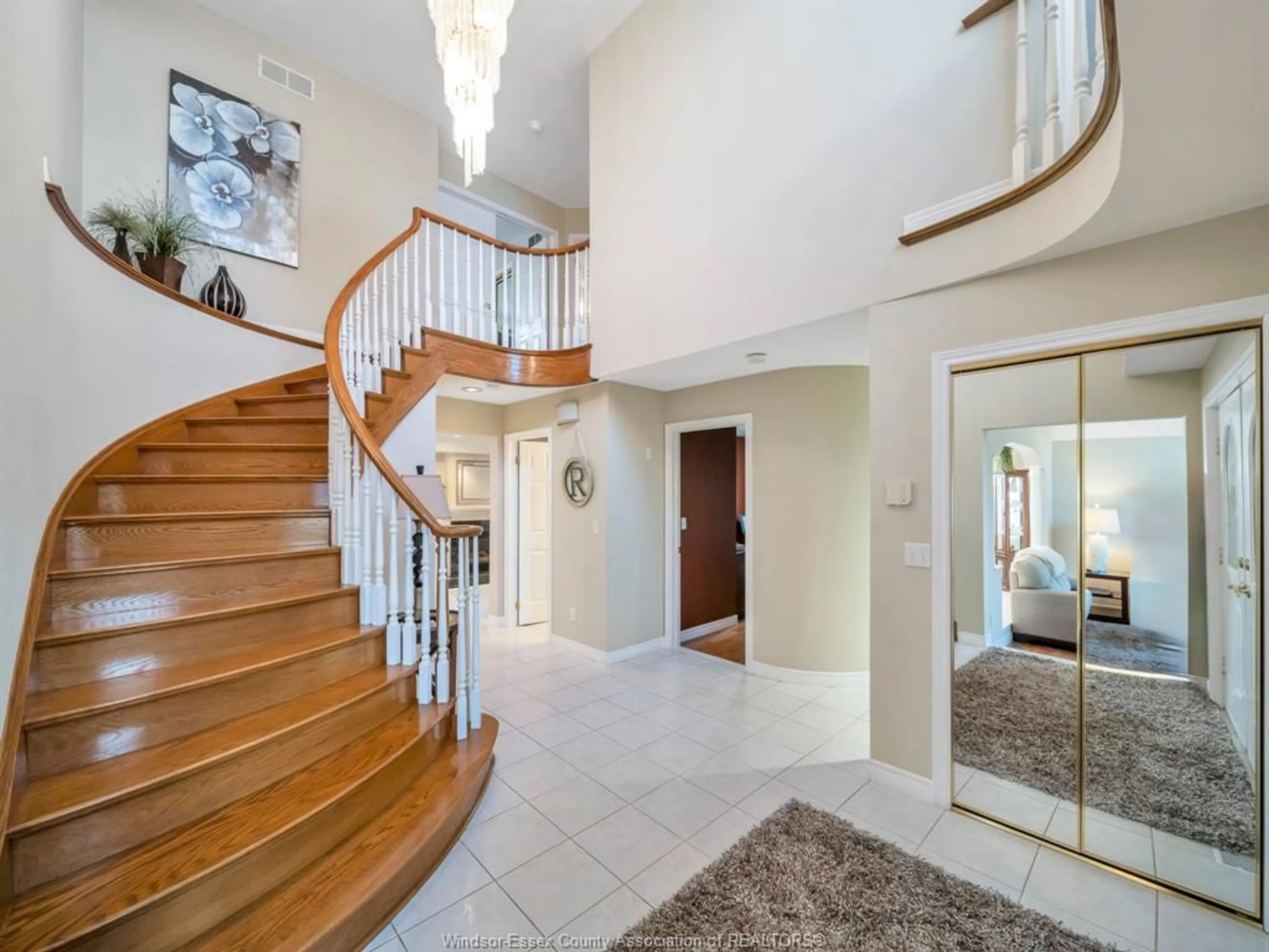 Indoor foyer for 27 Cheyenne Ct., Leamington Ontario N8H 5E2