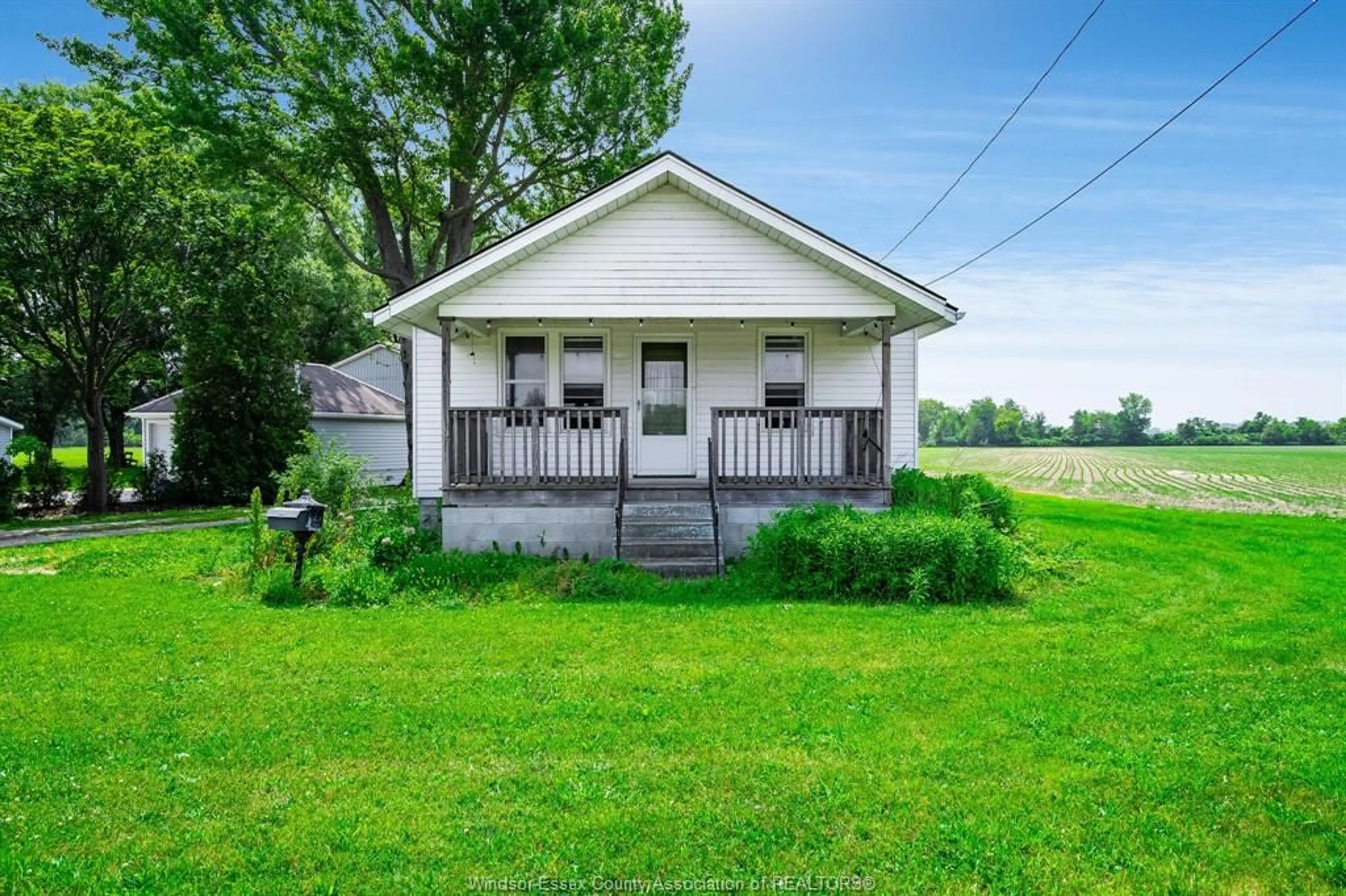 A pic from outside/outdoor area/front of a property/back of a property/a pic from drone, building for 389 County Rd 20, Kingsville Ontario N9Y 4B9