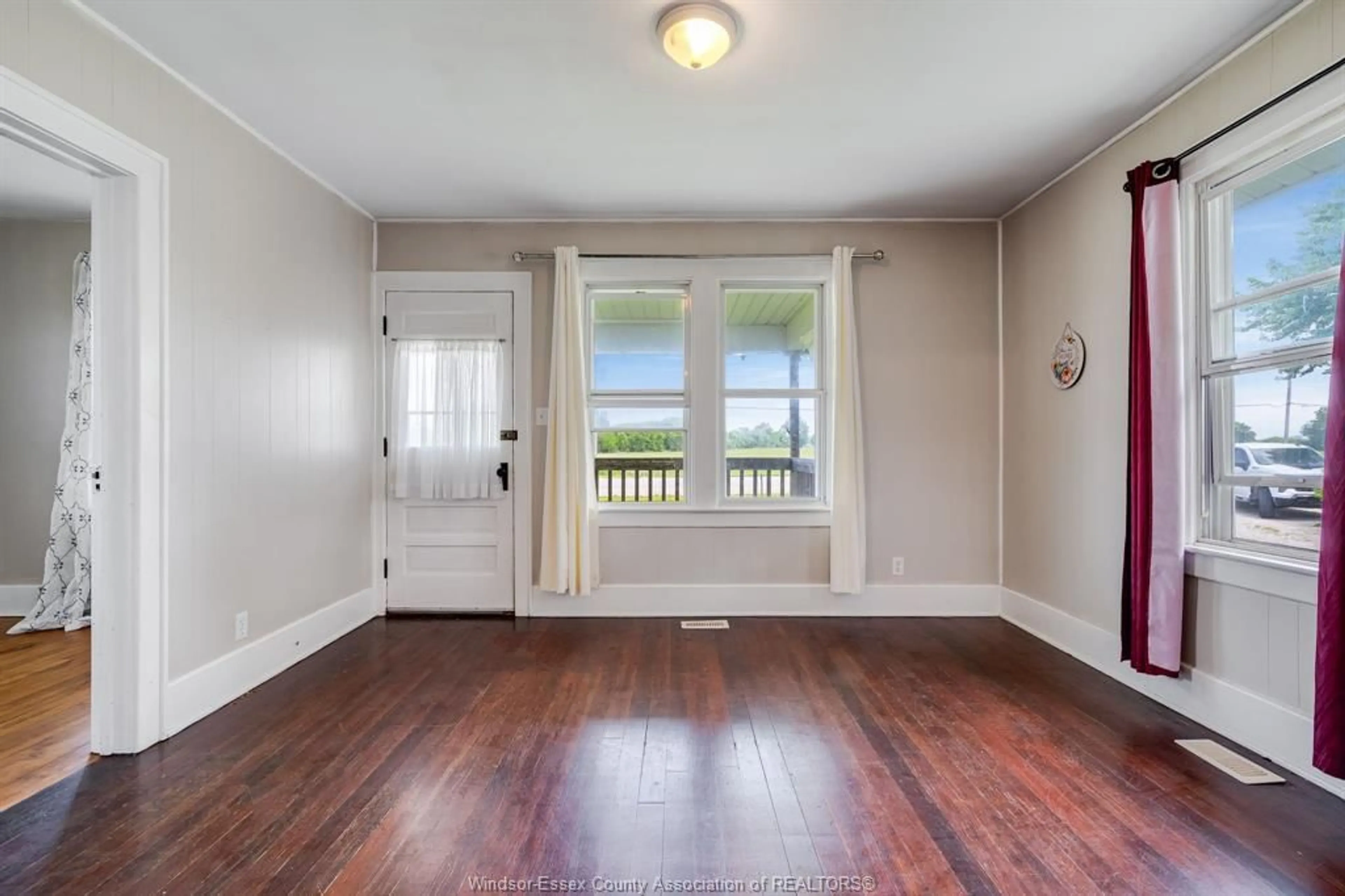 A pic of a room for 389 County Rd 20, Kingsville Ontario N9Y 4B9