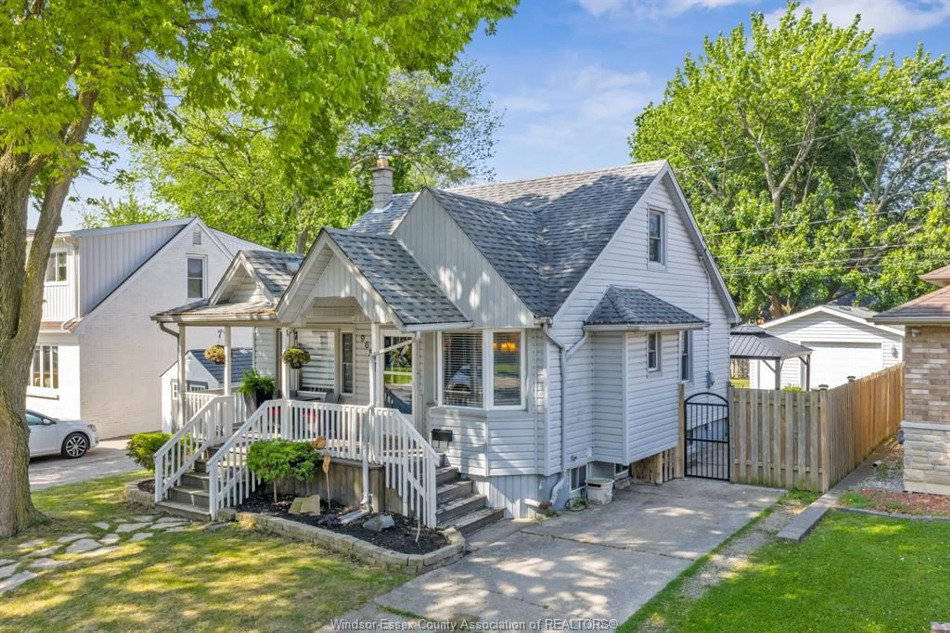 Home with vinyl exterior material, street for 965 PRADO, Windsor Ontario N8S 2H4