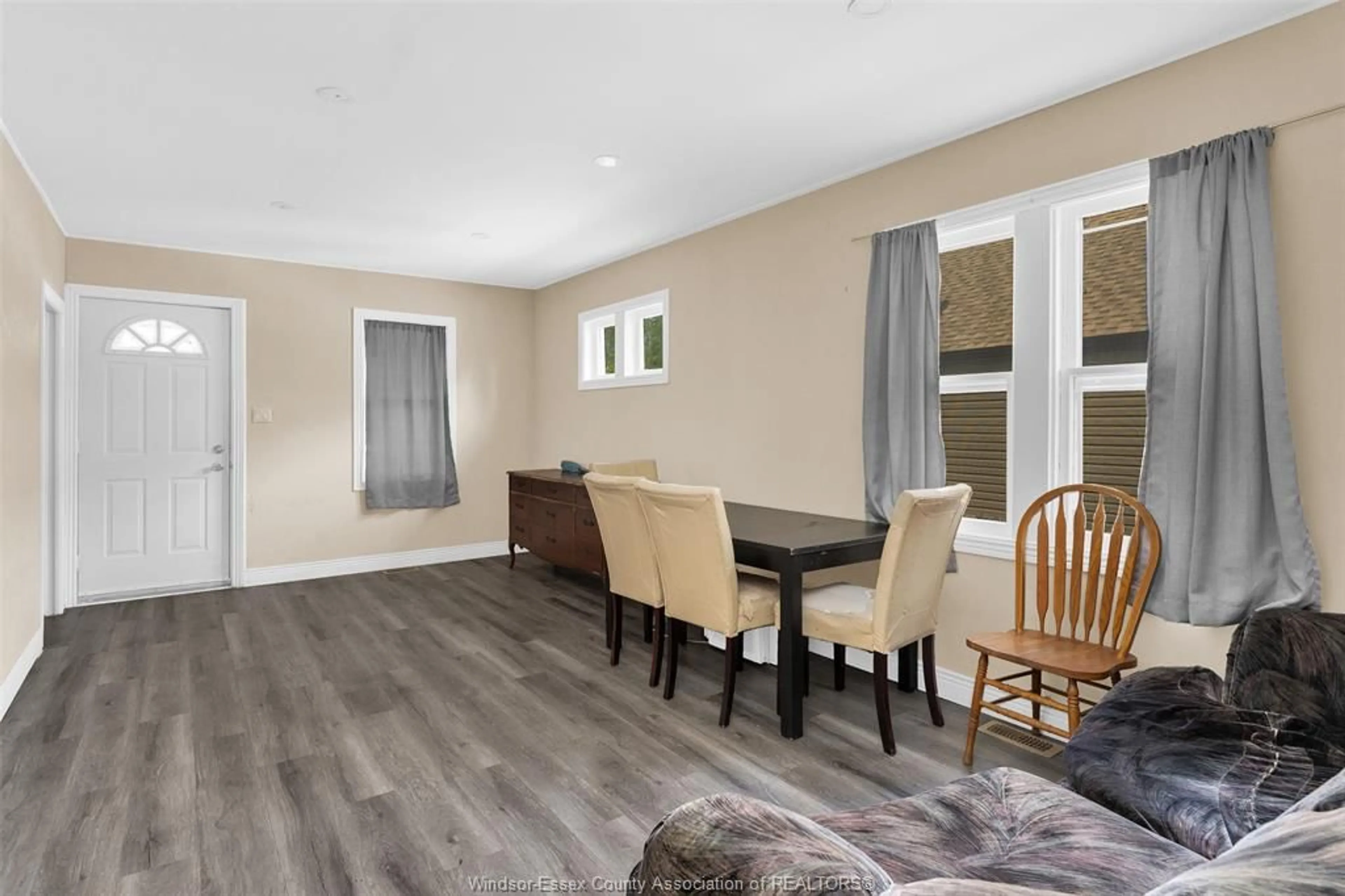 Unknown for 1747 South Cameron, Windsor Ontario N9B 3C9