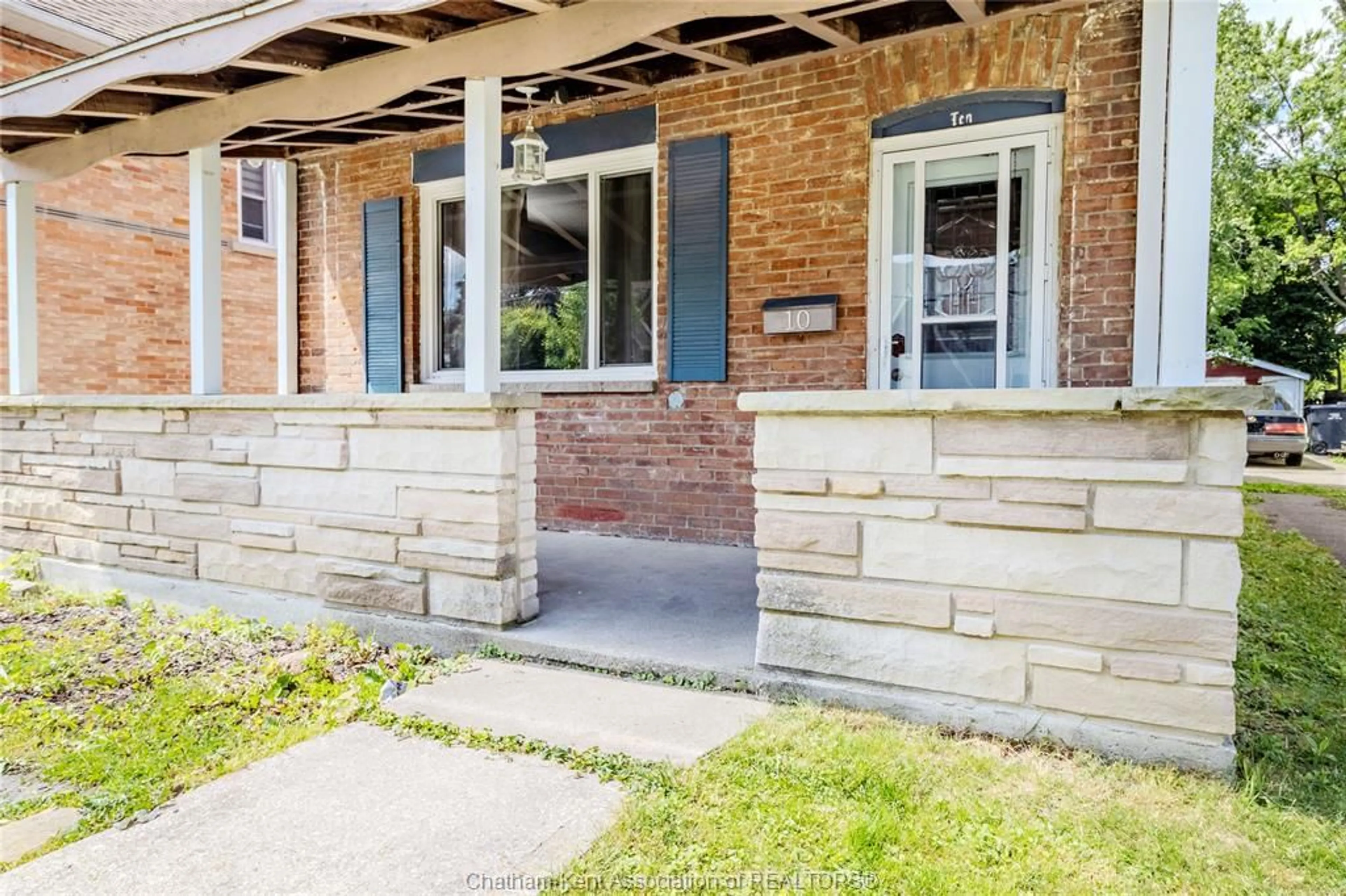 Home with brick exterior material, street for 10 DELAWARE Ave, Chatham Ontario N7L 2W2