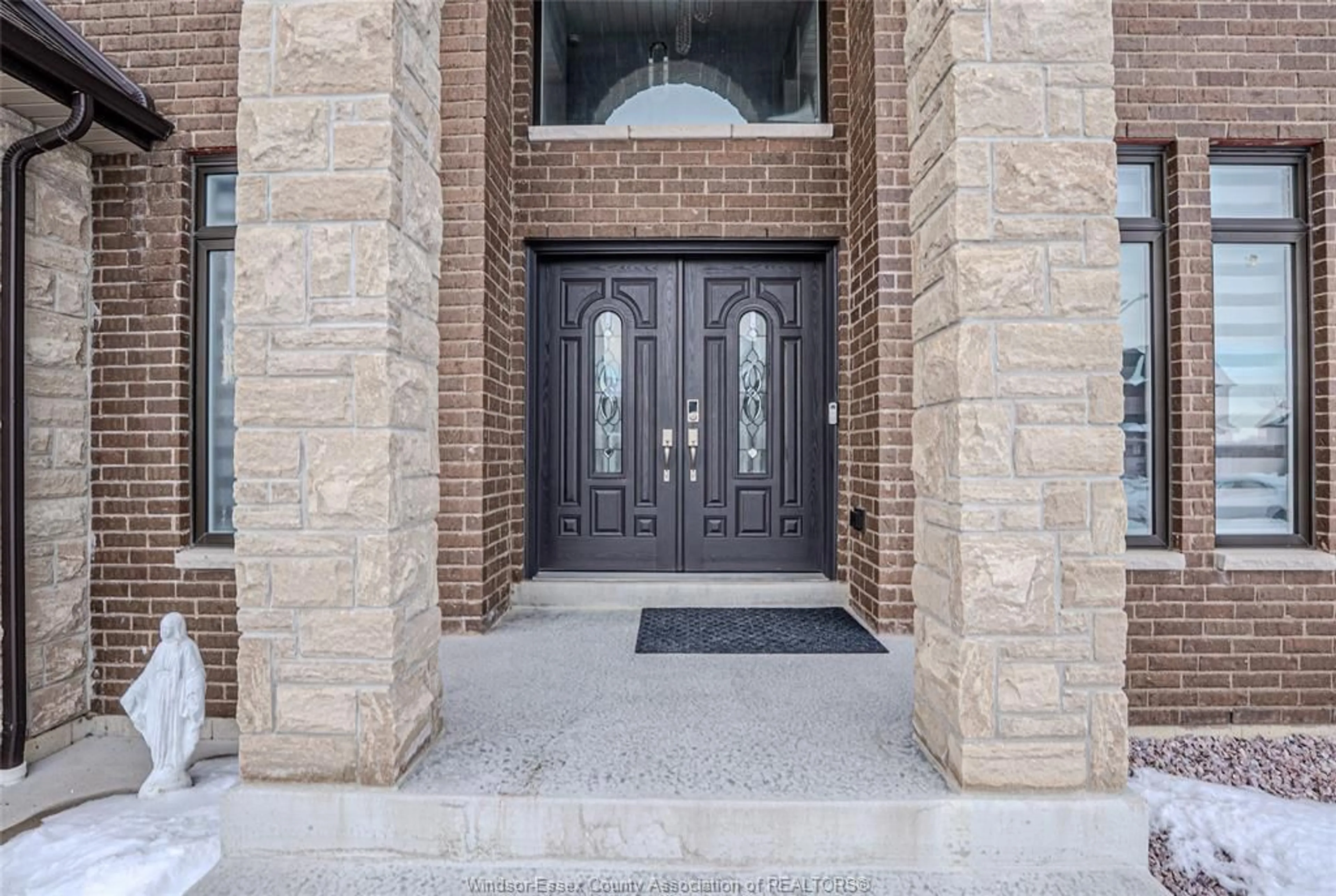 Indoor entryway for 889 LAKEWOOD, Lakeshore Ontario N0R 1A0