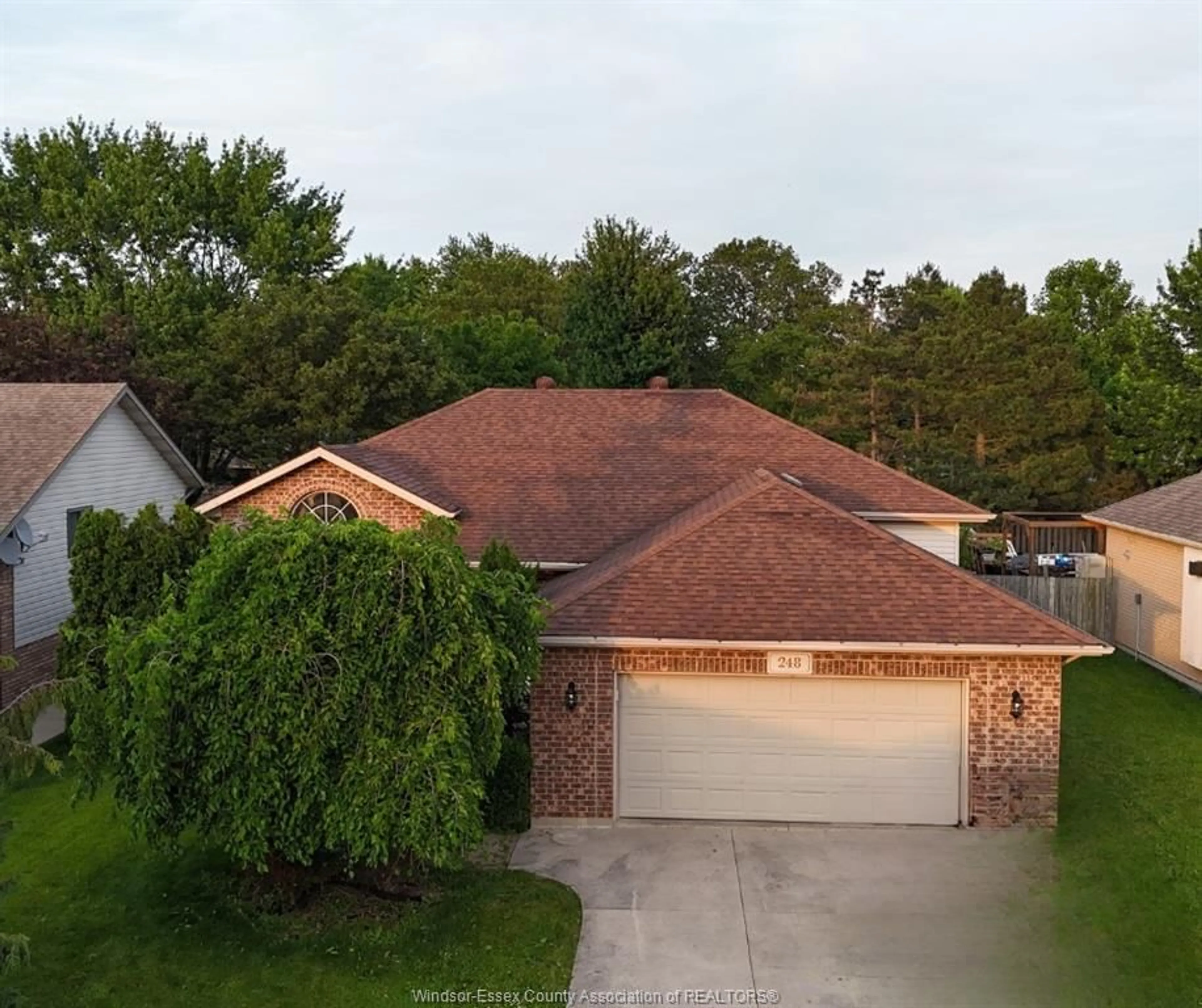 A pic from outside/outdoor area/front of a property/back of a property/a pic from drone, unknown for 248 WILLOWWOOD Dr, Lakeshore Ontario N0R 1A0