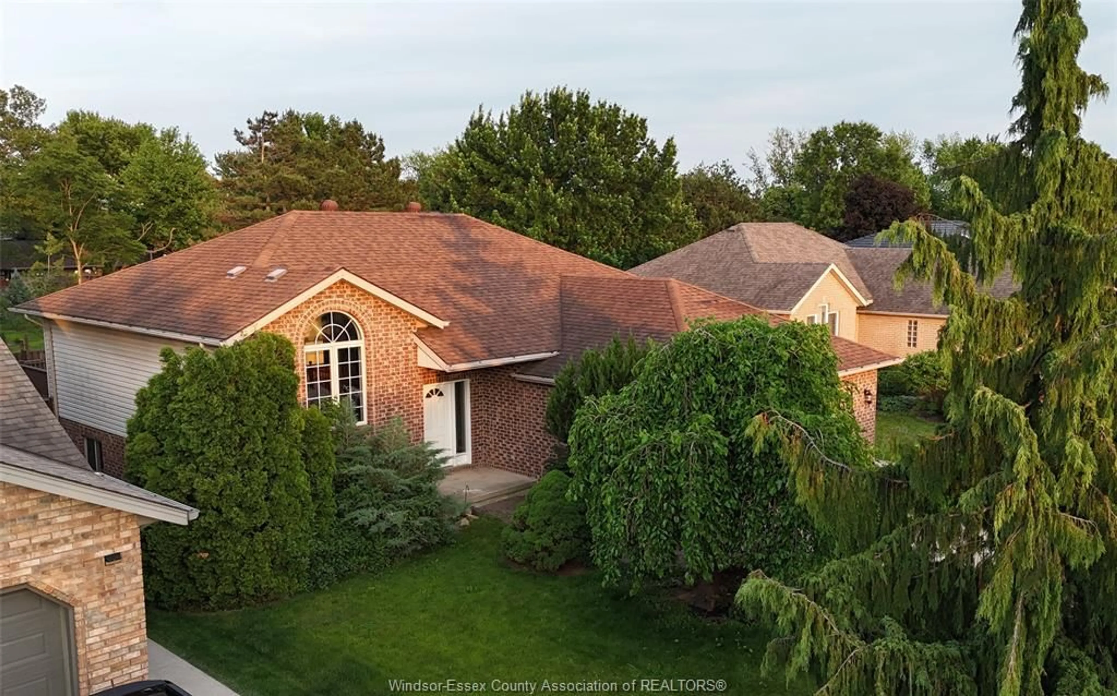 A pic from outside/outdoor area/front of a property/back of a property/a pic from drone, unknown for 248 WILLOWWOOD Dr, Lakeshore Ontario N0R 1A0