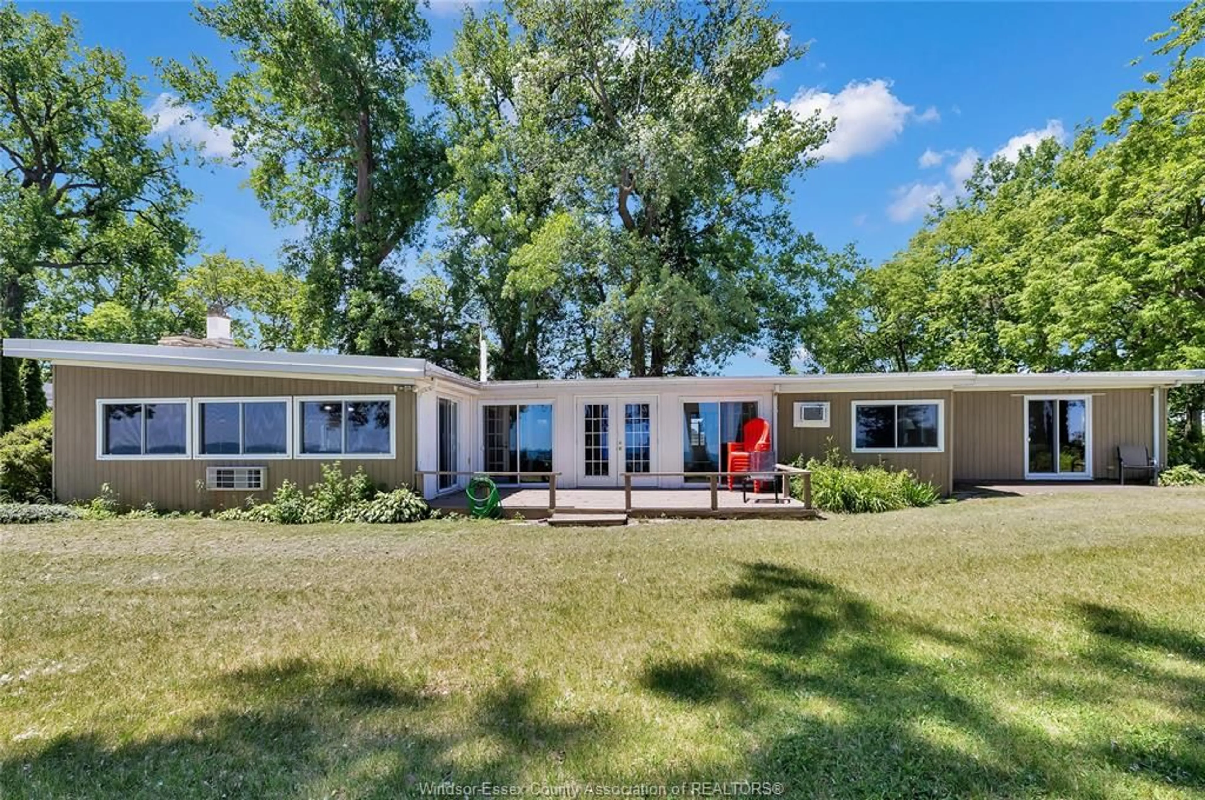 Home with vinyl exterior material, unknown for 67 EAST SHORE Rd, Pelee Island Ontario N0R 1M0