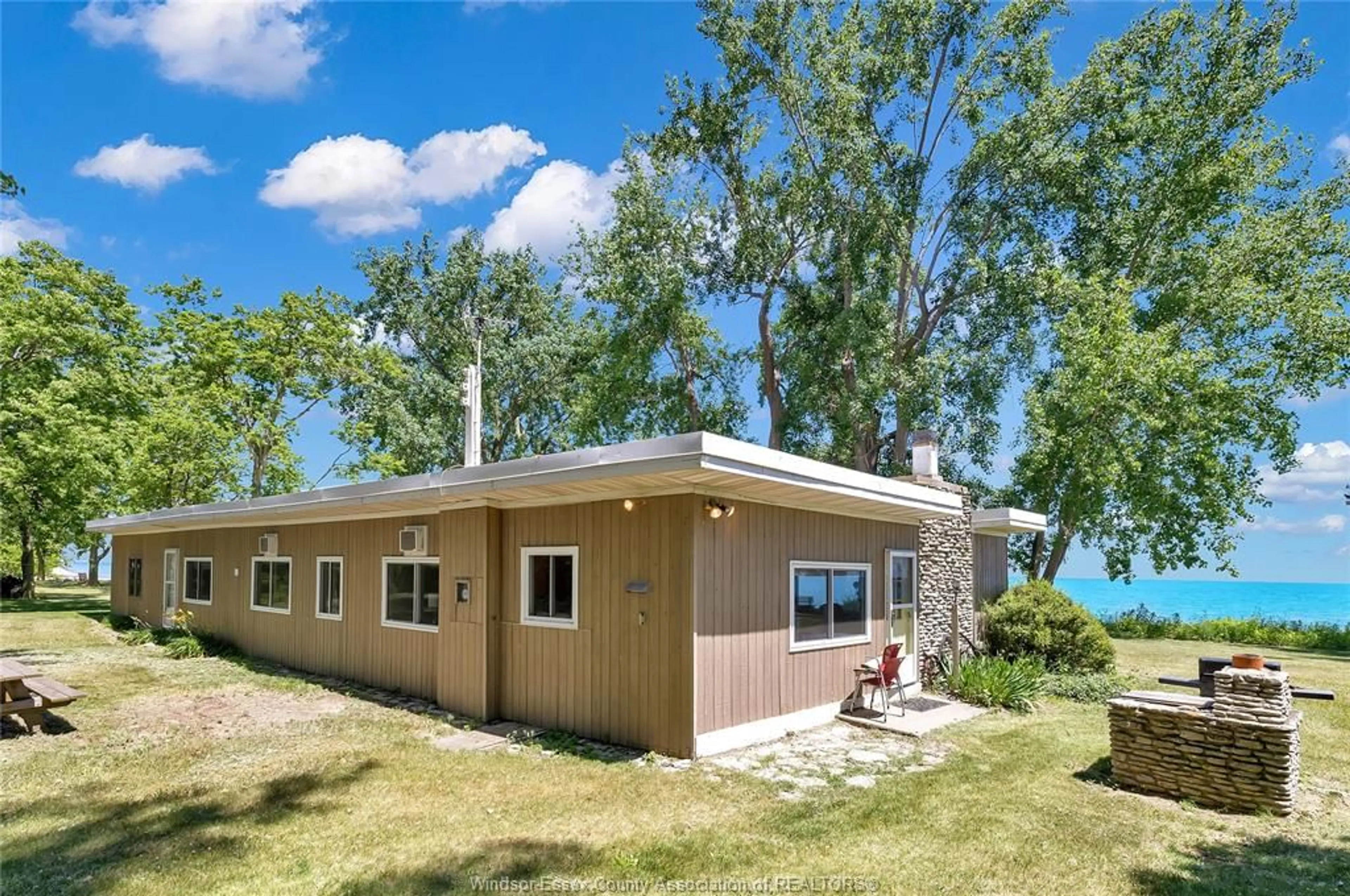Home with vinyl exterior material, unknown for 67 EAST SHORE Rd, Pelee Island Ontario N0R 1M0