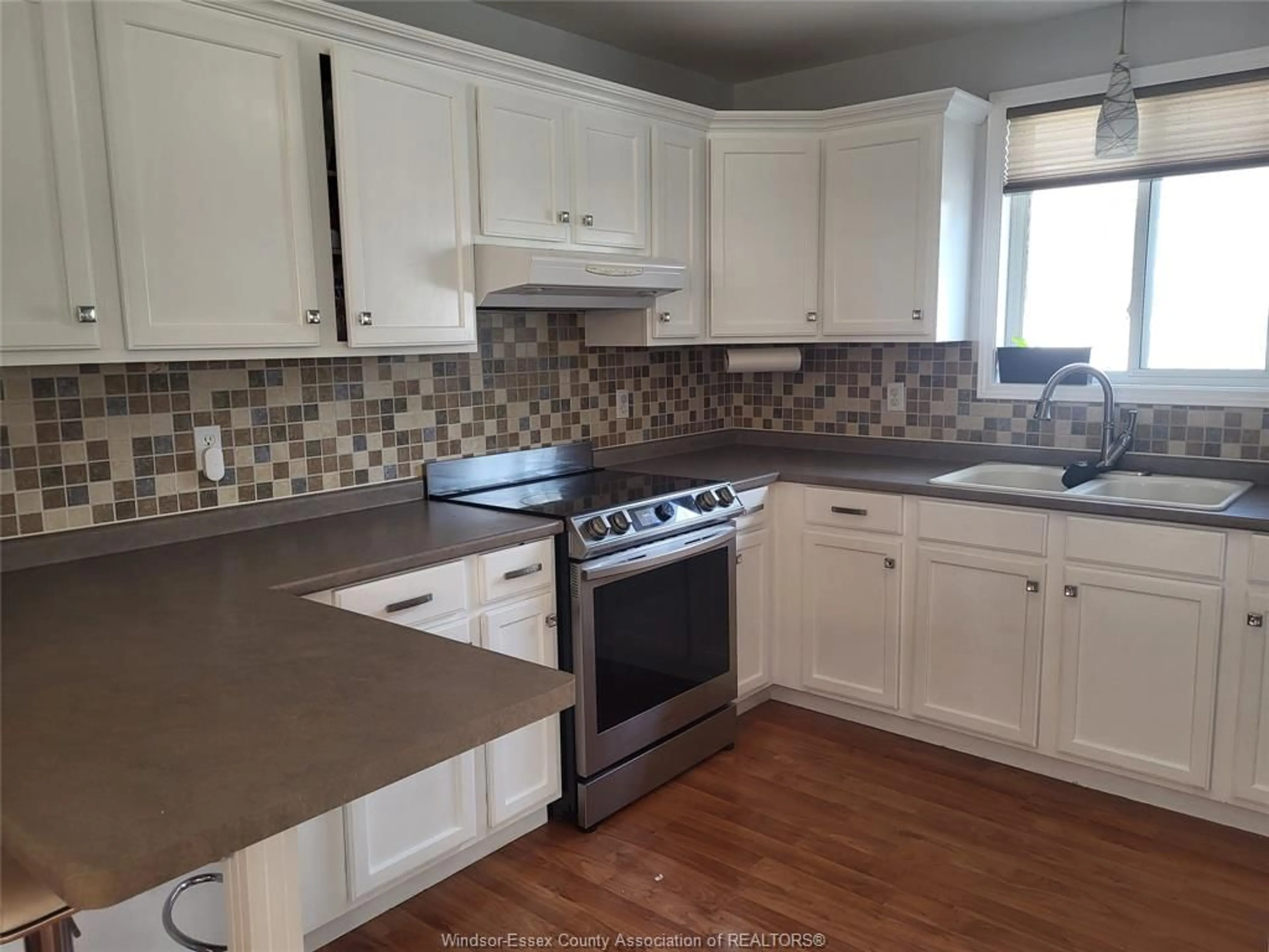 Standard kitchen, unknown for 3318 CONSERVATION, Windsor Ontario N8W 5P2
