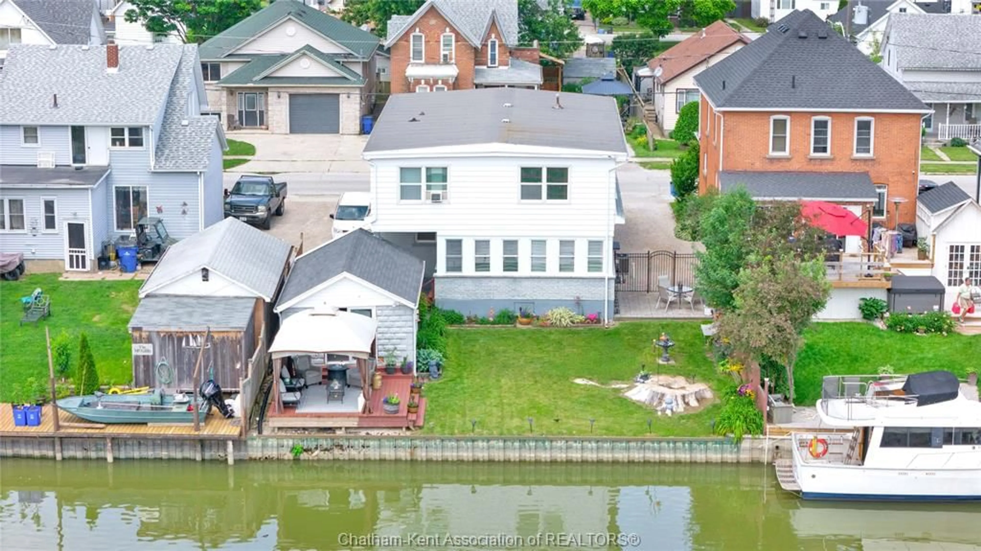 A pic from outside/outdoor area/front of a property/back of a property/a pic from drone, water/lake/river/ocean view for 1039 James St, Wallaceburg Ontario N8A 2P9
