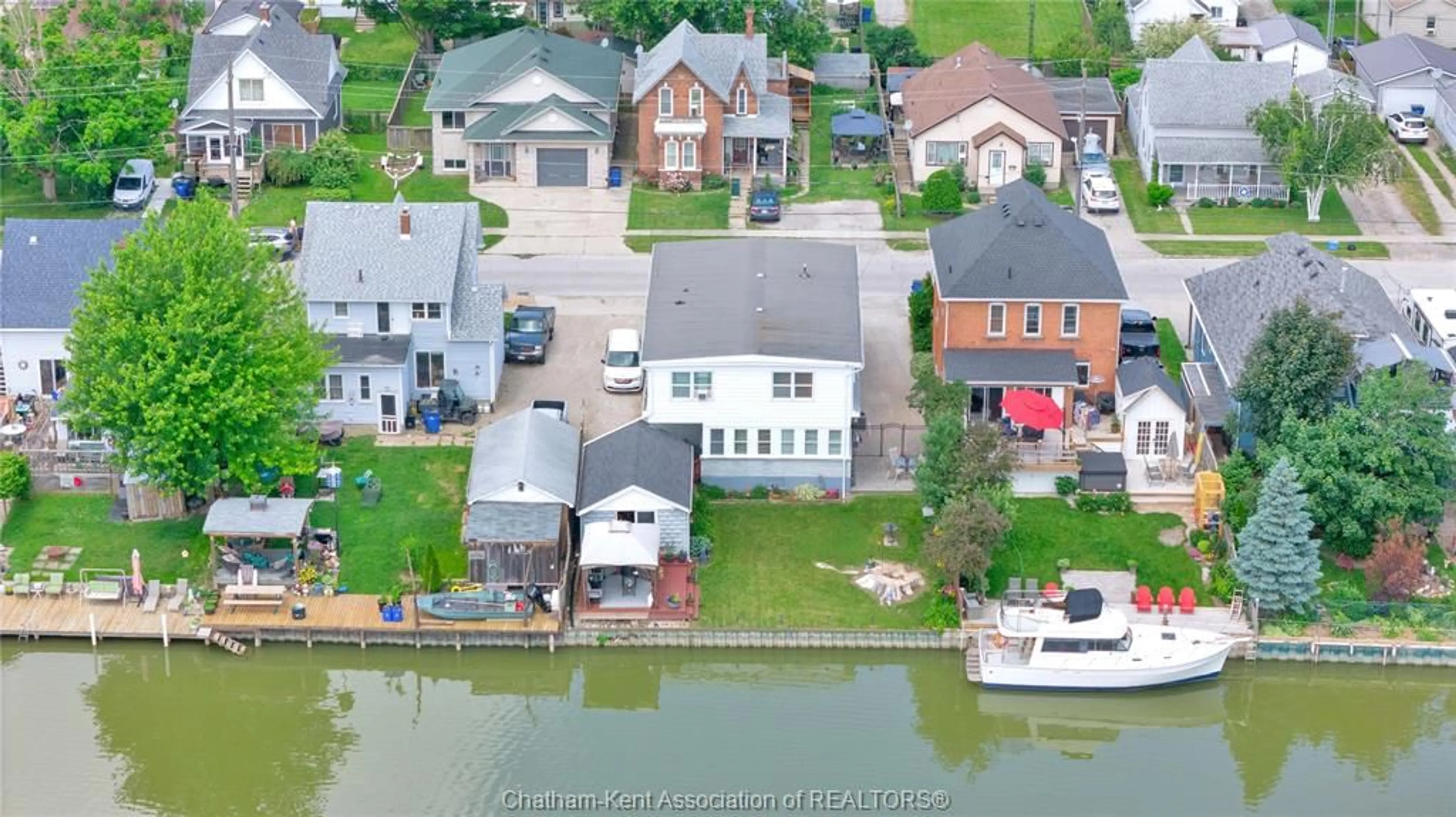 A pic from outside/outdoor area/front of a property/back of a property/a pic from drone, water/lake/river/ocean view for 1039 James St, Wallaceburg Ontario N8A 2P9