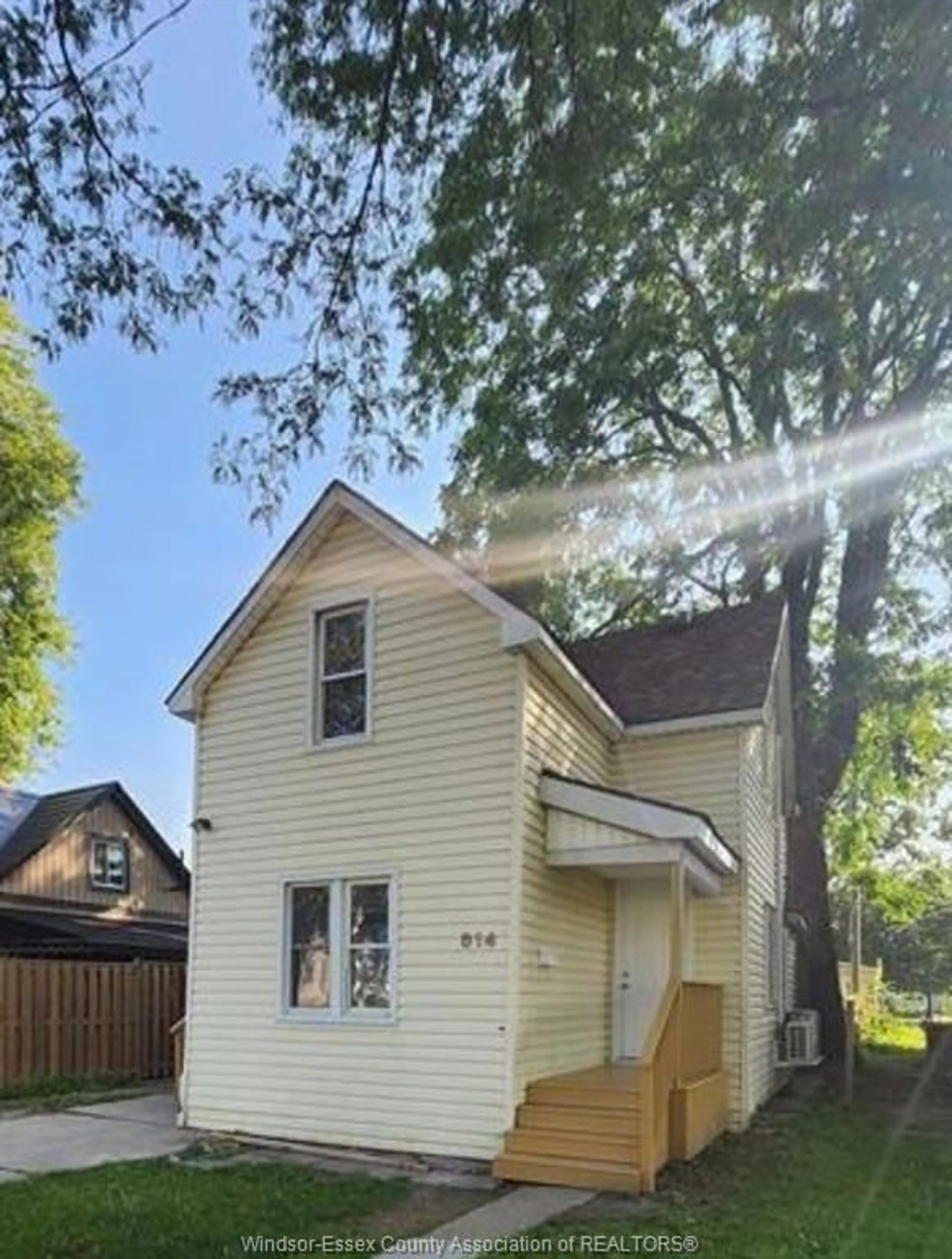 Unknown for 814 LANGLOIS, Windsor Ontario N9A 2H1