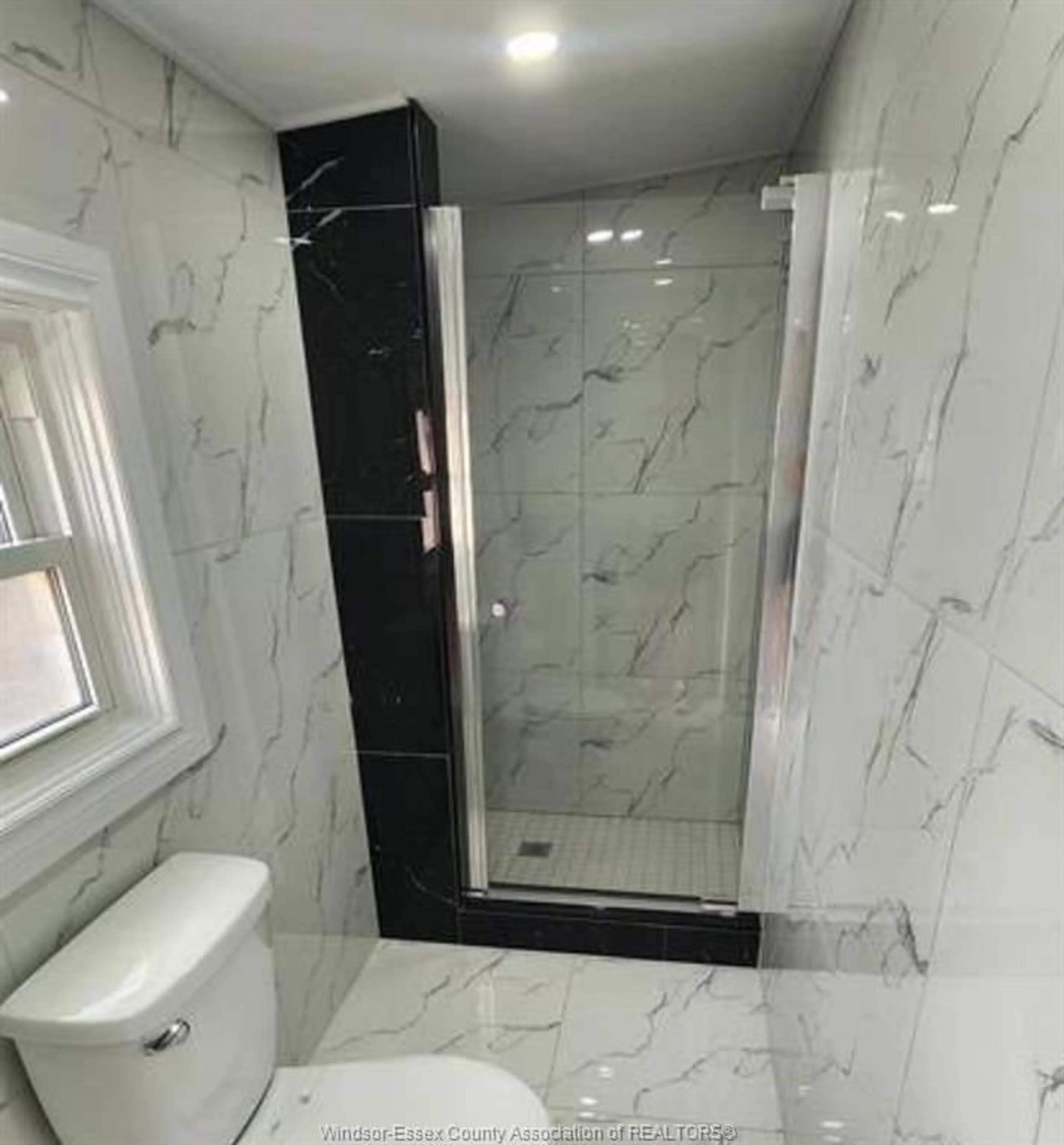 Contemporary bathroom, ceramic/tile floor for 814 LANGLOIS, Windsor Ontario N9A 2H1
