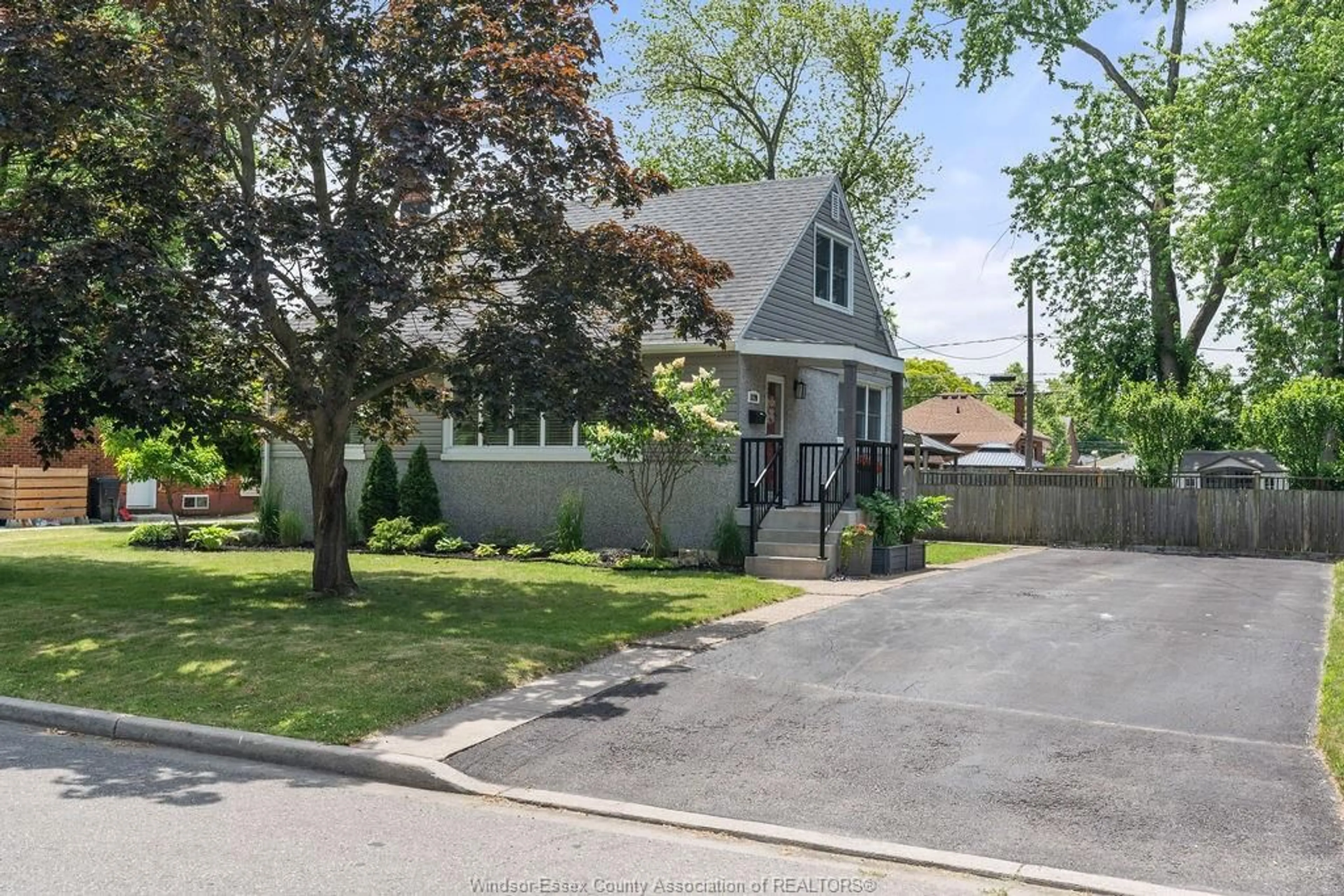 A pic from outside/outdoor area/front of a property/back of a property/a pic from drone, street for 1179 BELLE ISLE VIEW Blvd, Windsor Ontario N8S 3G8