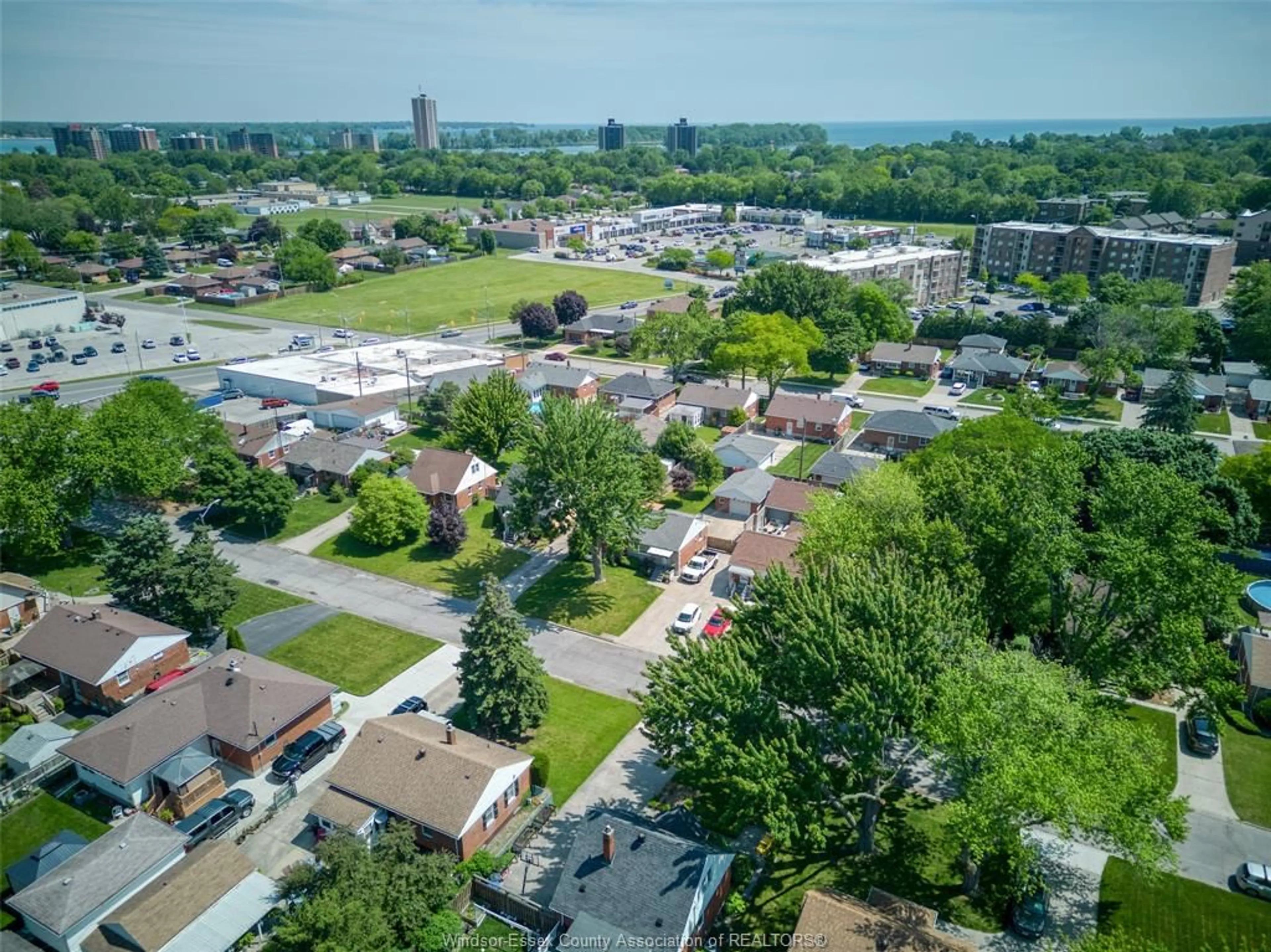 A pic from outside/outdoor area/front of a property/back of a property/a pic from drone, street for 852 LAPORTE Ave, Windsor Ontario N8S 3R4