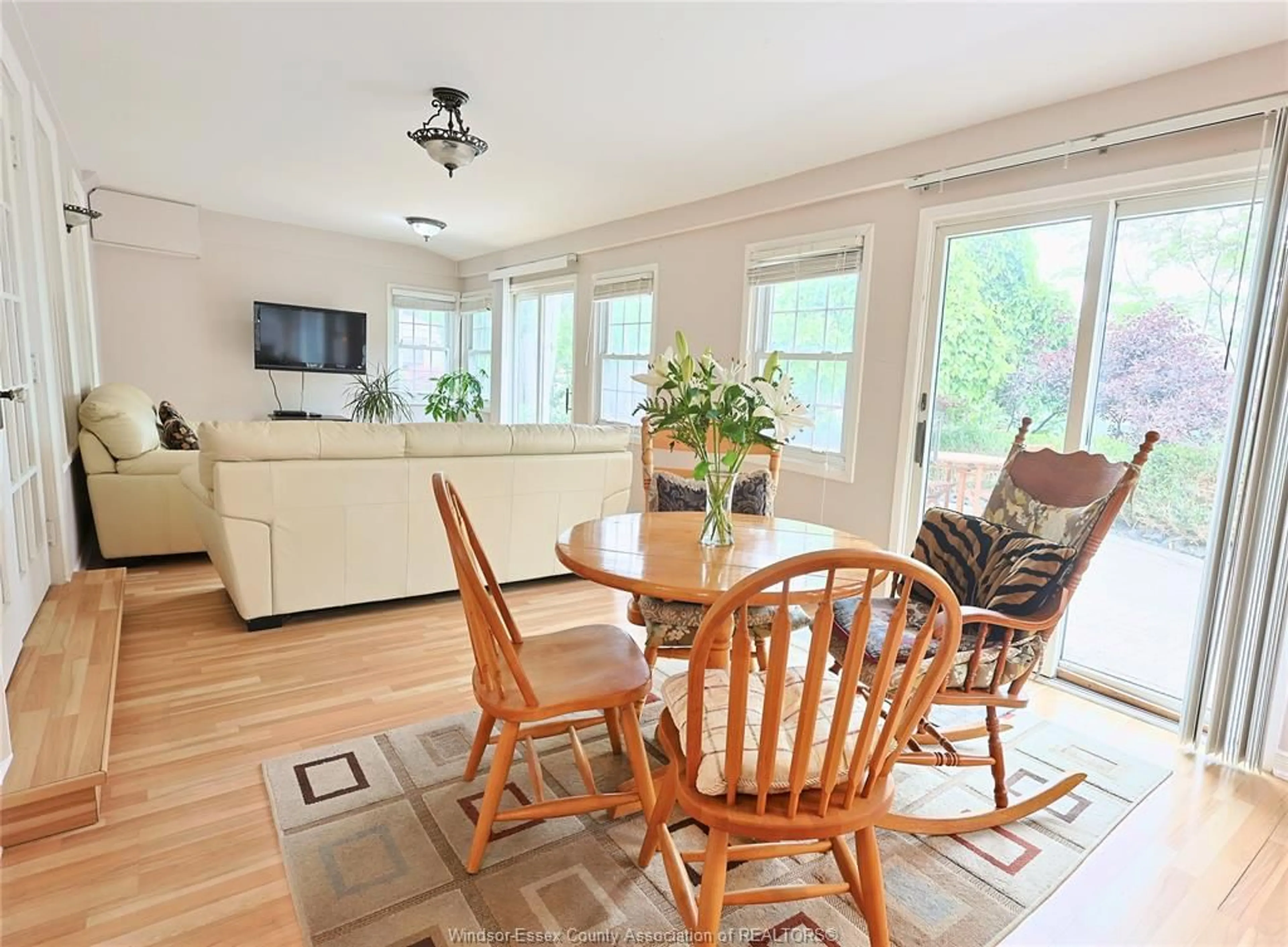 Unknown for 7785 RIVERSIDE Dr, Windsor Ontario N8S 1E1
