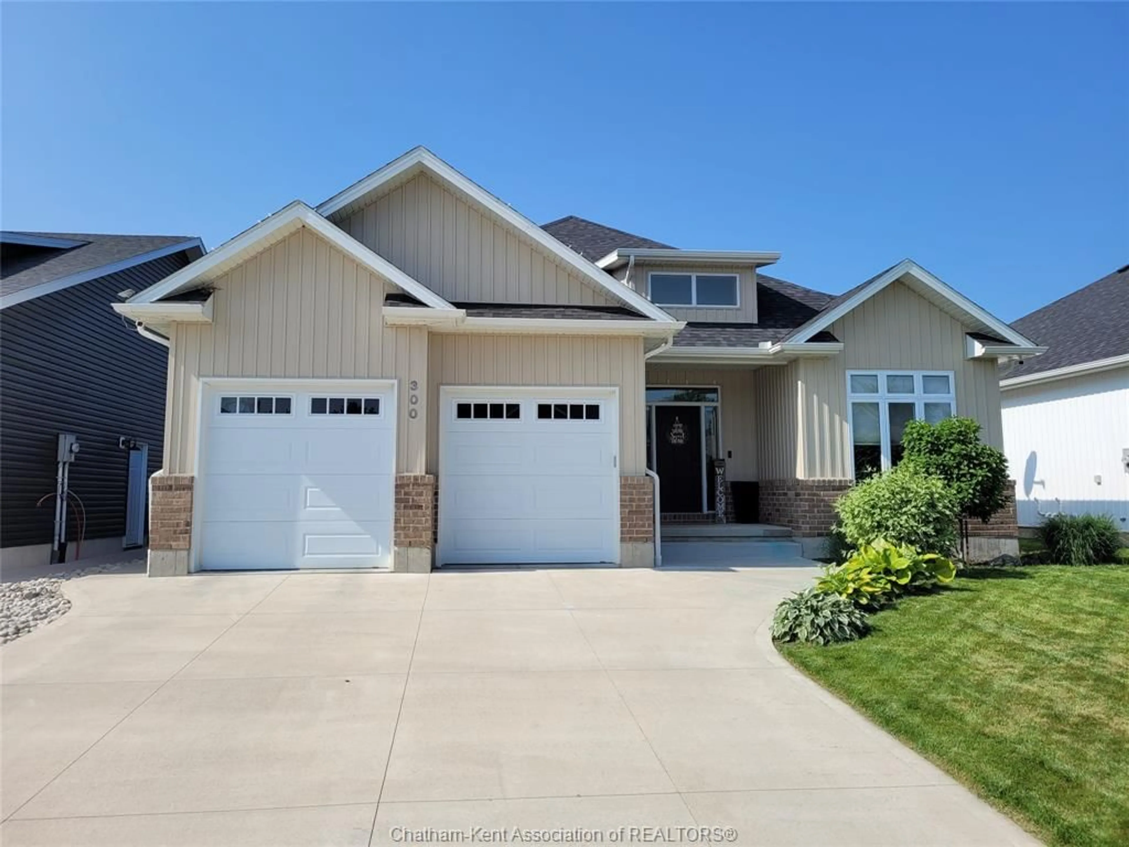 Home with vinyl exterior material, street for 300 DAVIES St, Dresden Ontario N0P 1M0