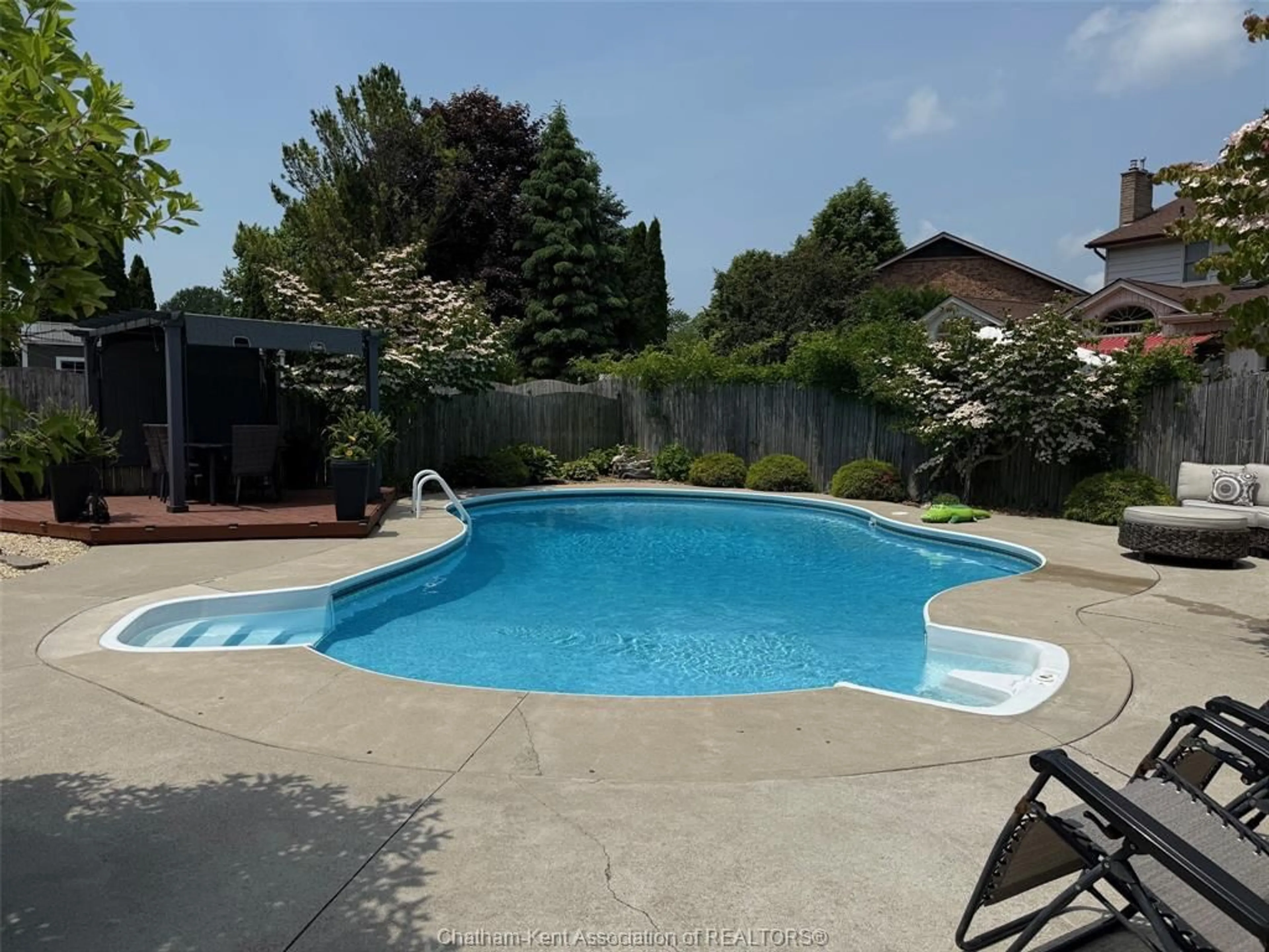 Pool for 33 Mount Pleasant Cres, Wallaceburg Ontario N8A 4X2