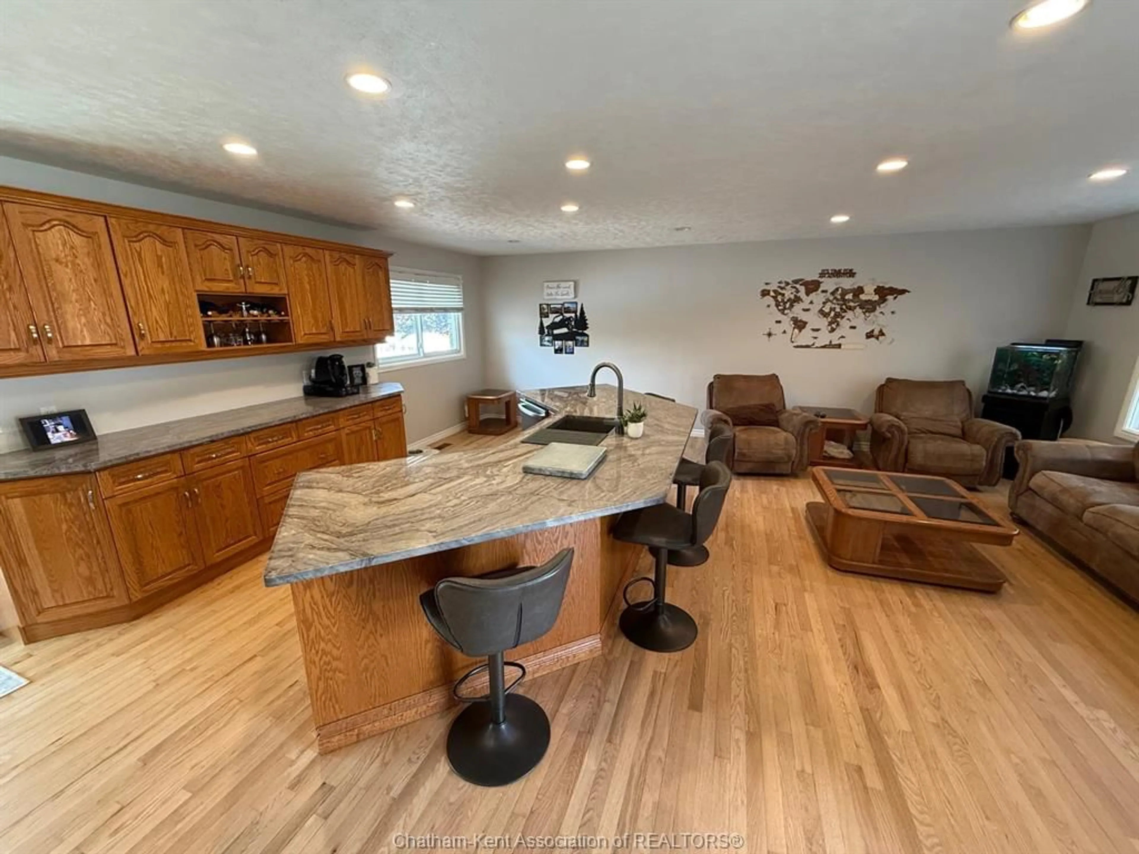Open concept kitchen, unknown for 33 Mount Pleasant Cres, Wallaceburg Ontario N8A 4X2