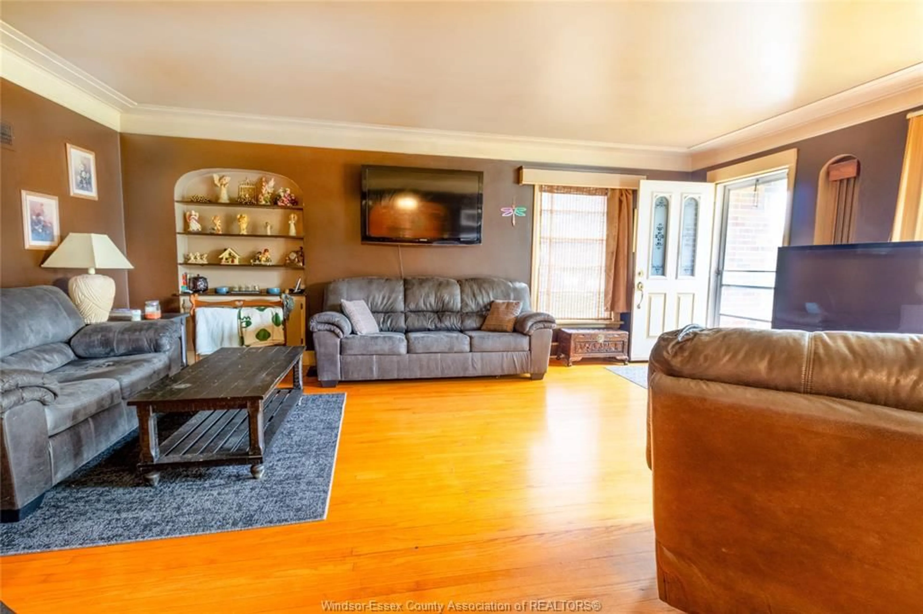 Living room with furniture, unknown for 153 TALBOT St, Leamington Ontario N8H 1N2