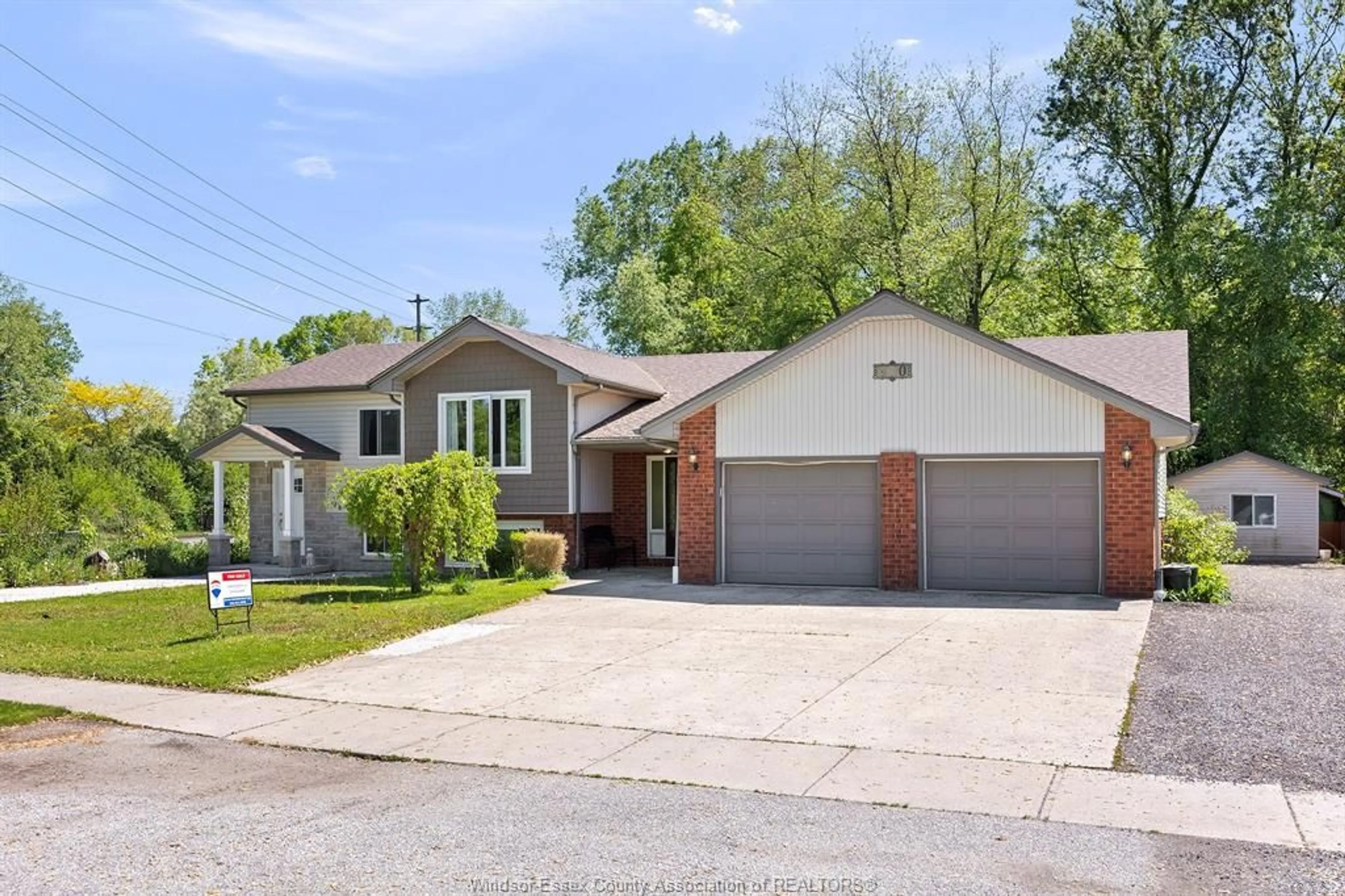 Unknown for 820 BOUFFARD, LaSalle Ontario N9J 1G6