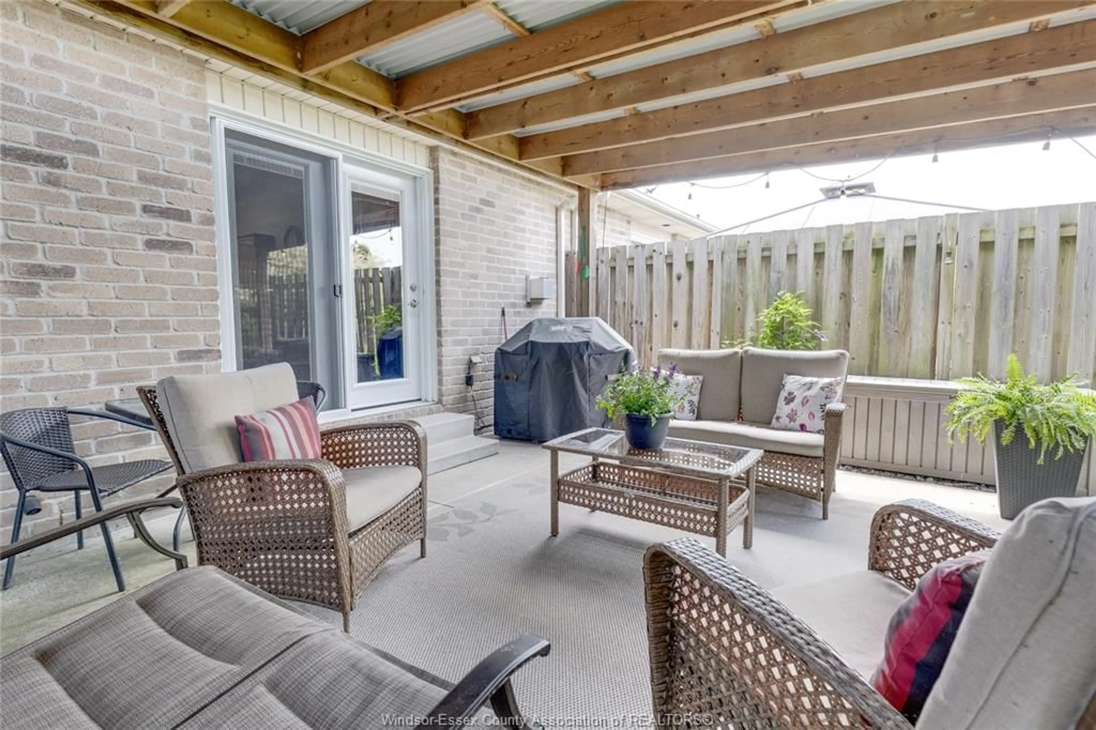 Patio, street for 2129 CLOVER Ave, Windsor Ontario N8P 1W5