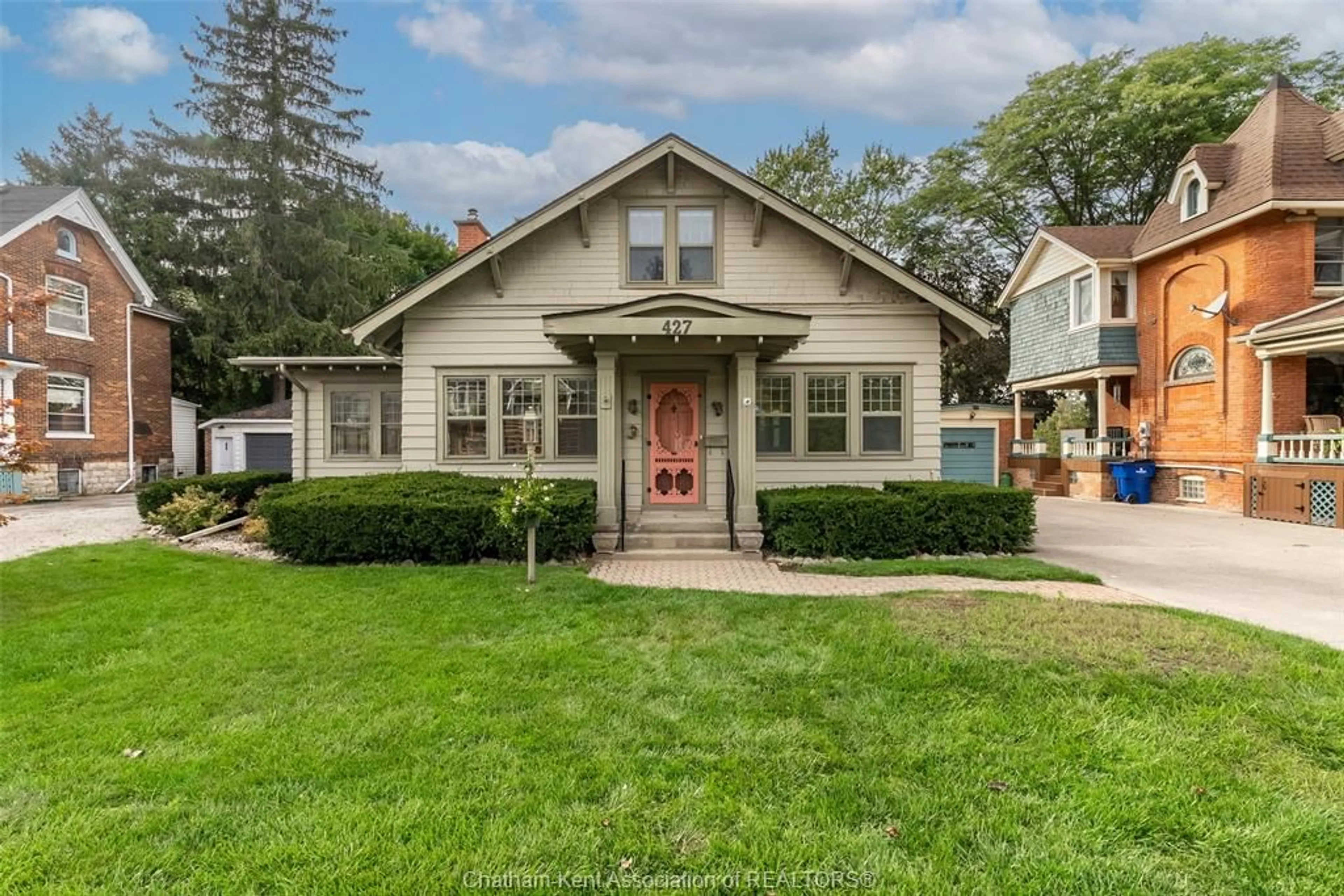 Home with vinyl exterior material, street for 427 King St, Chatham Ontario N7M 1G3