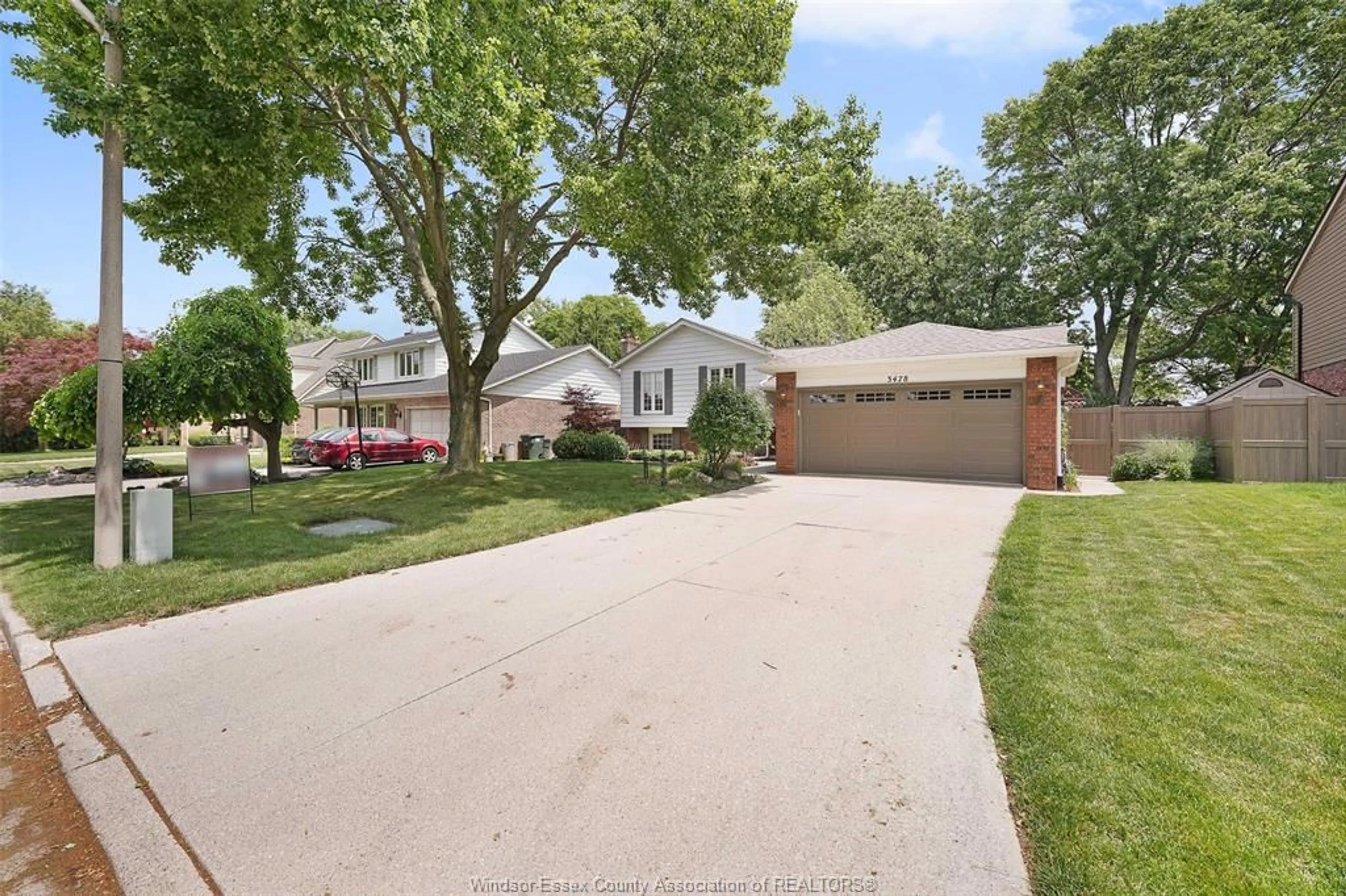 A pic from outside/outdoor area/front of a property/back of a property/a pic from drone, street for 3478 DRIFTWOOD, Windsor Ontario N9E 4A9